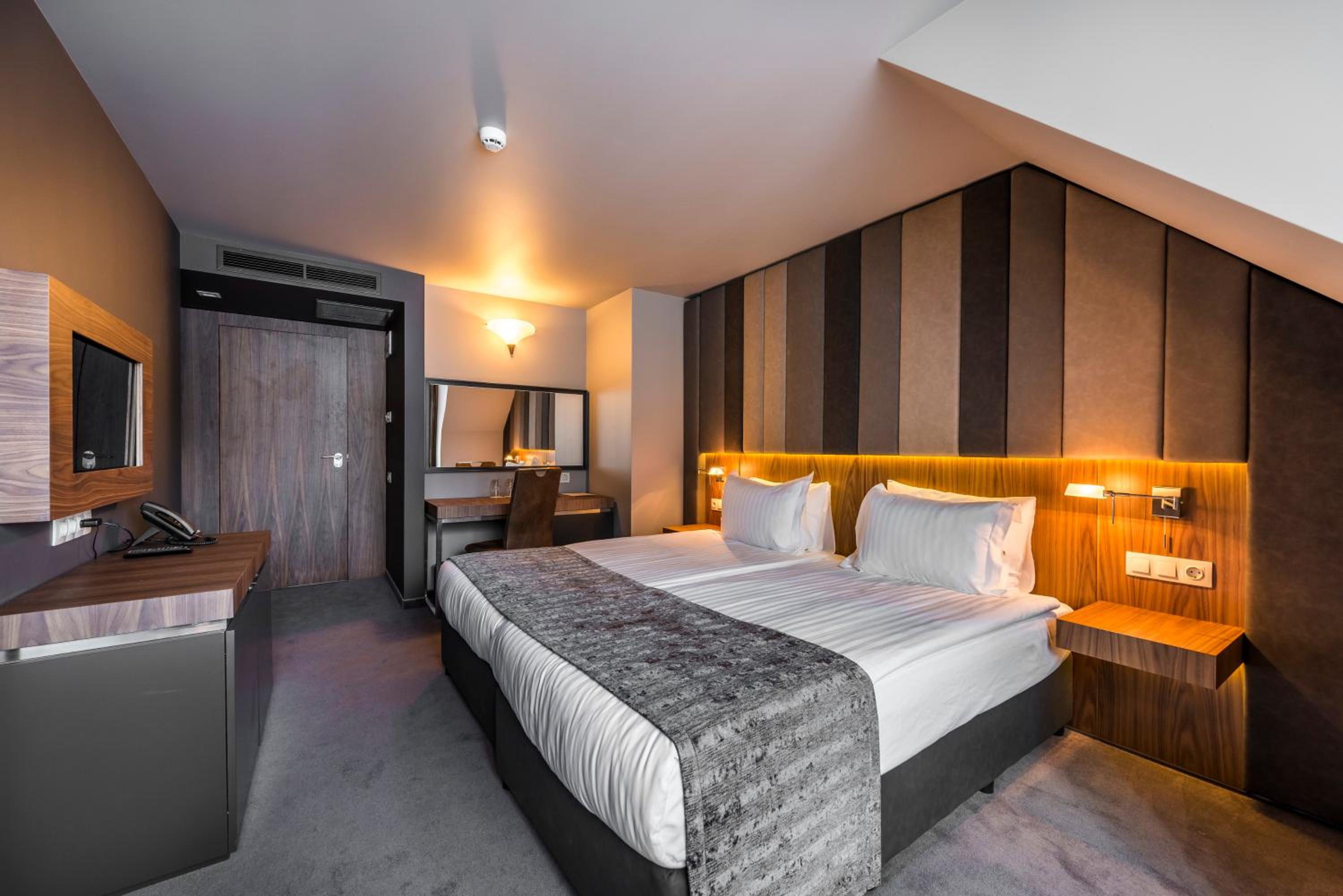 Deluxe Double Room with Free Parking  photo 1