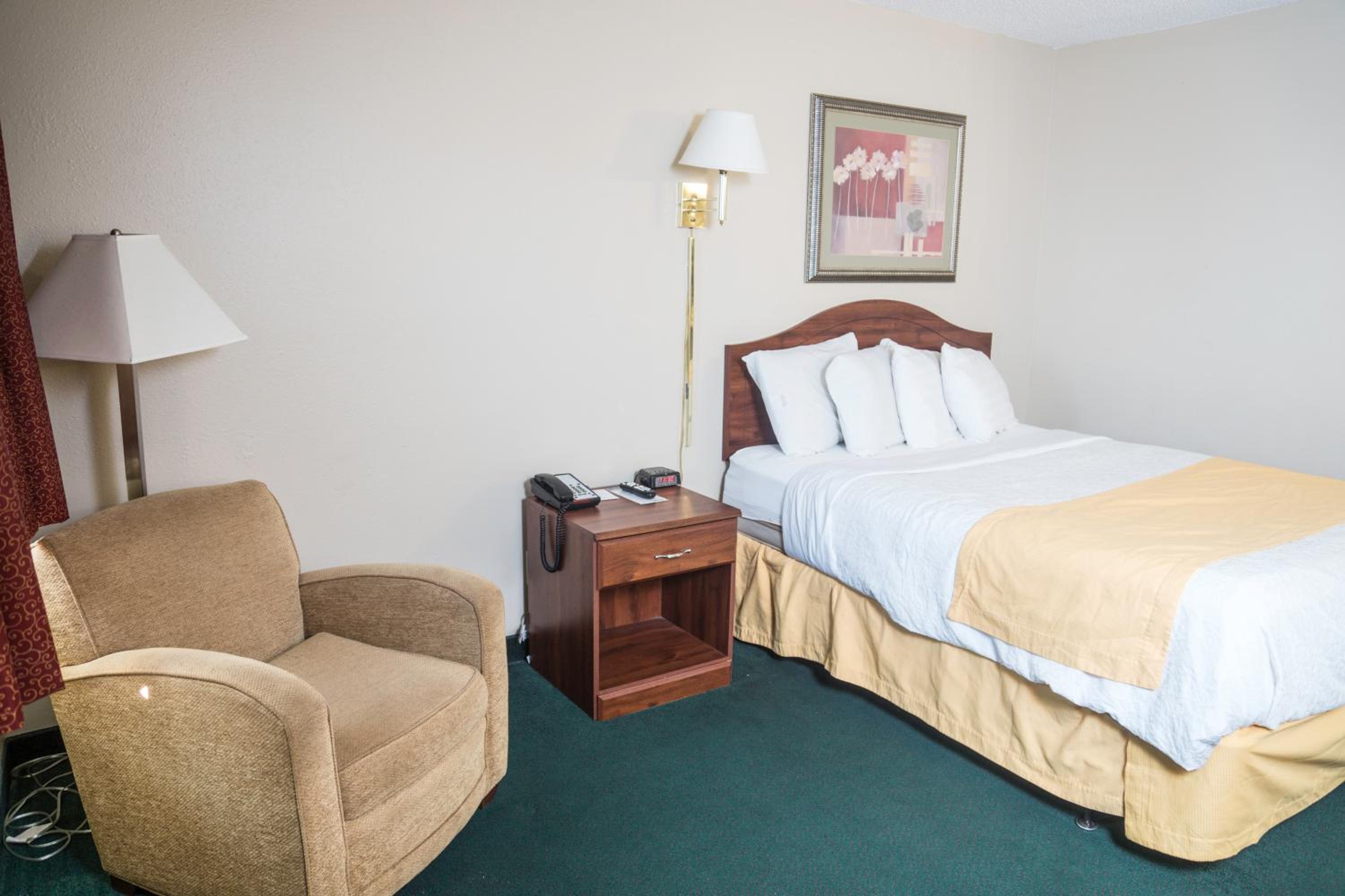 Queen Room - Photo 4