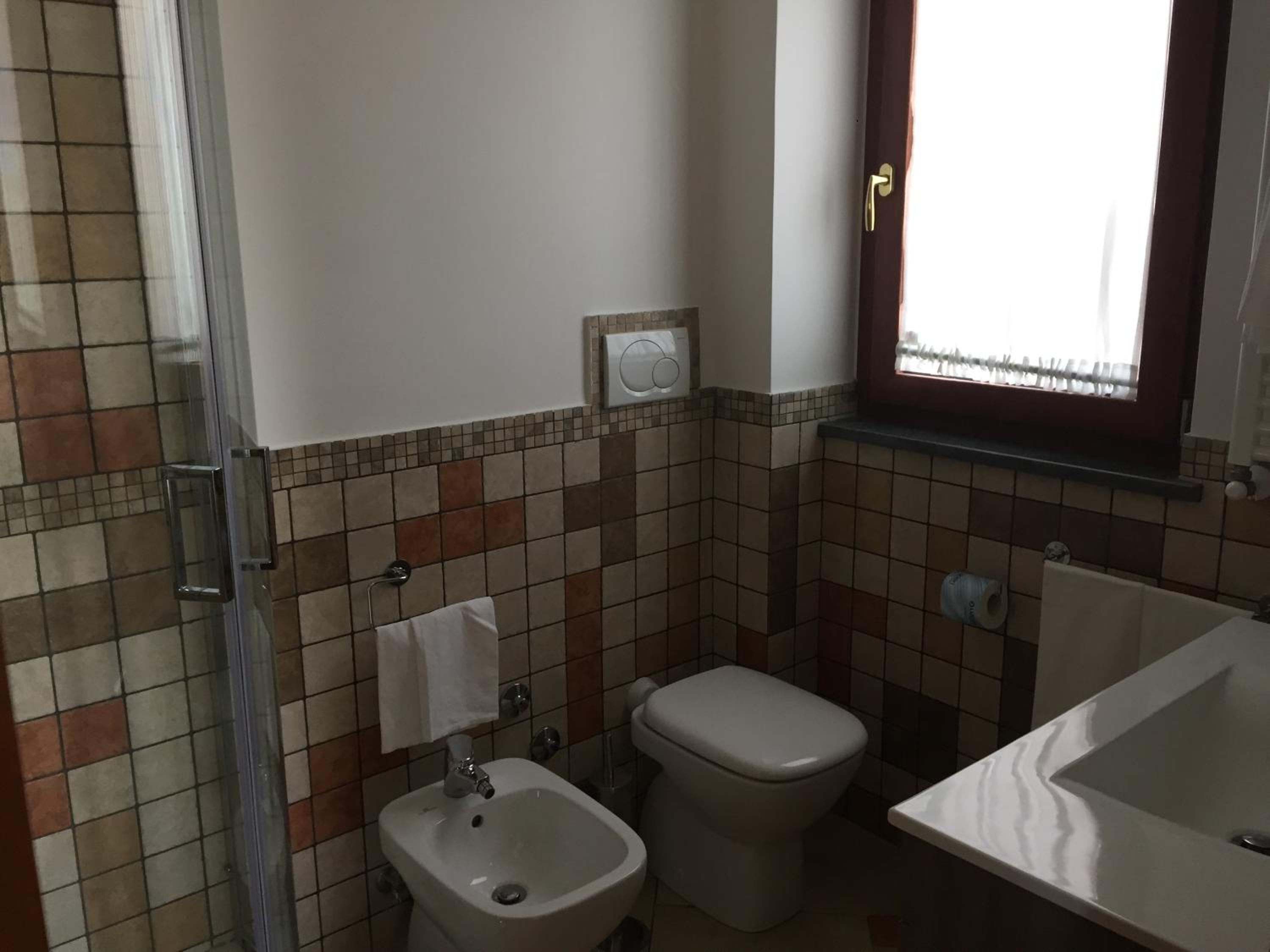 King Room with Balcony - Photo 3