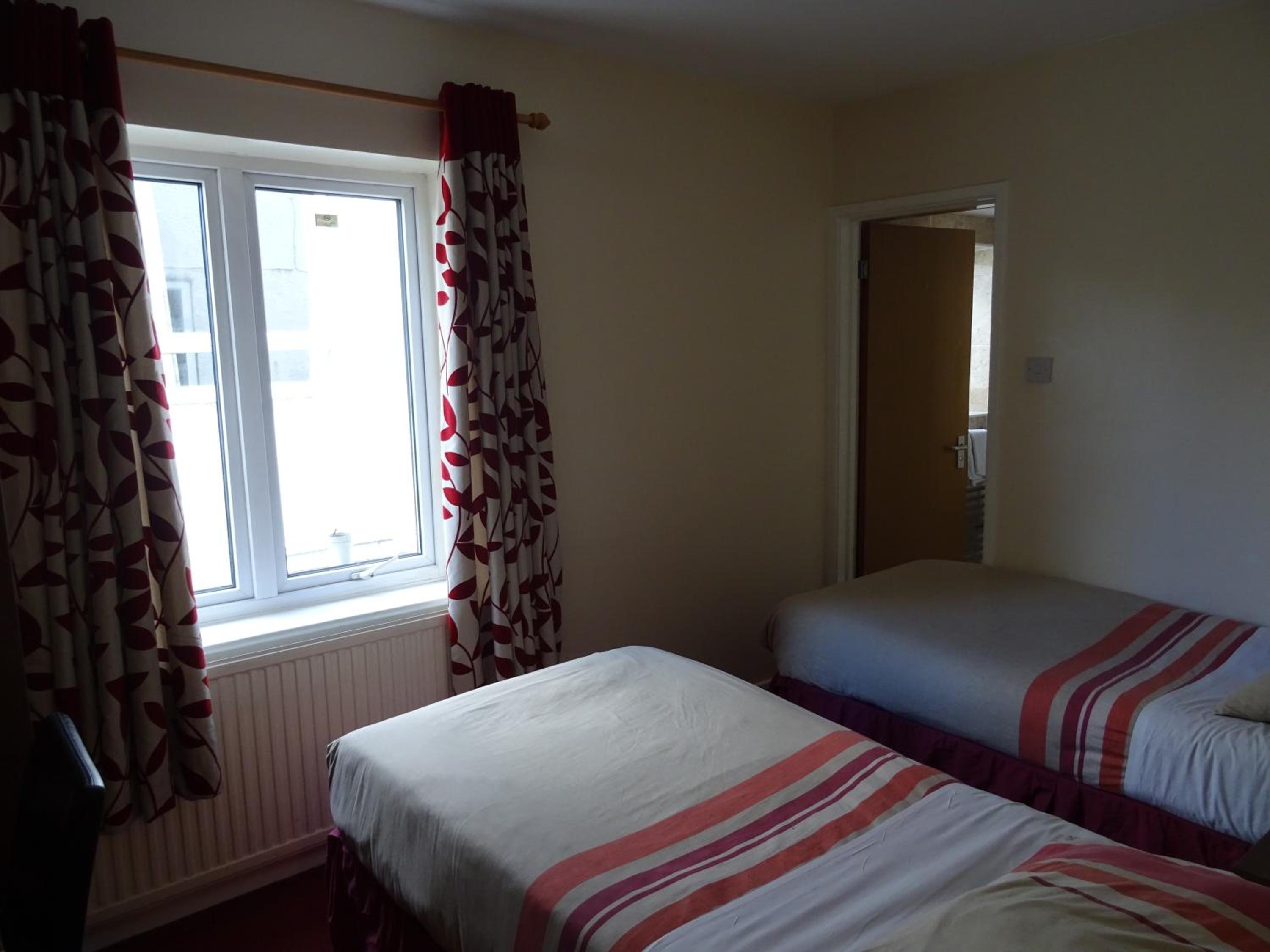 Superior Twin En-suite Room - Photo 1