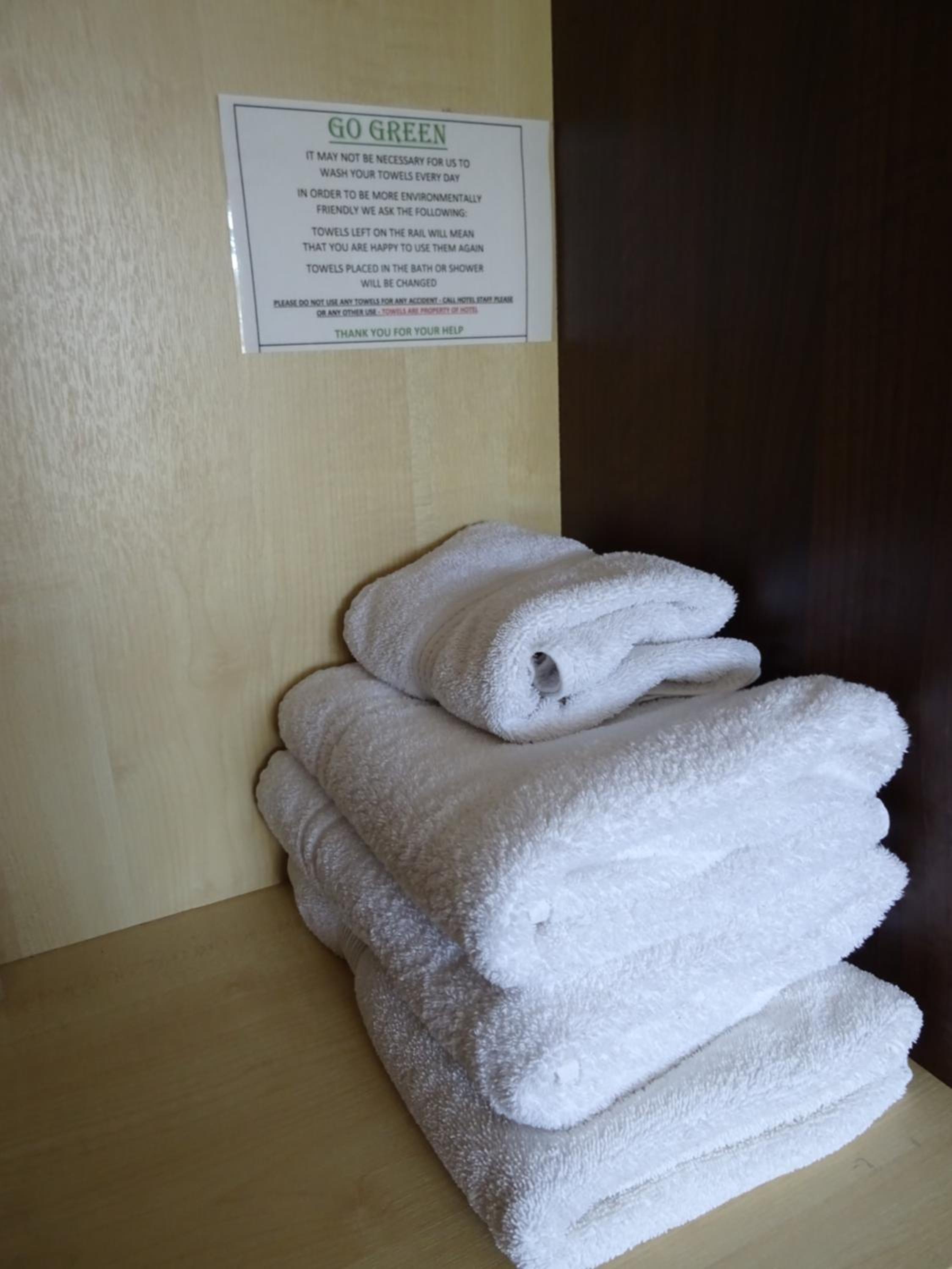 Standard Triple En-suite Room - Photo 8