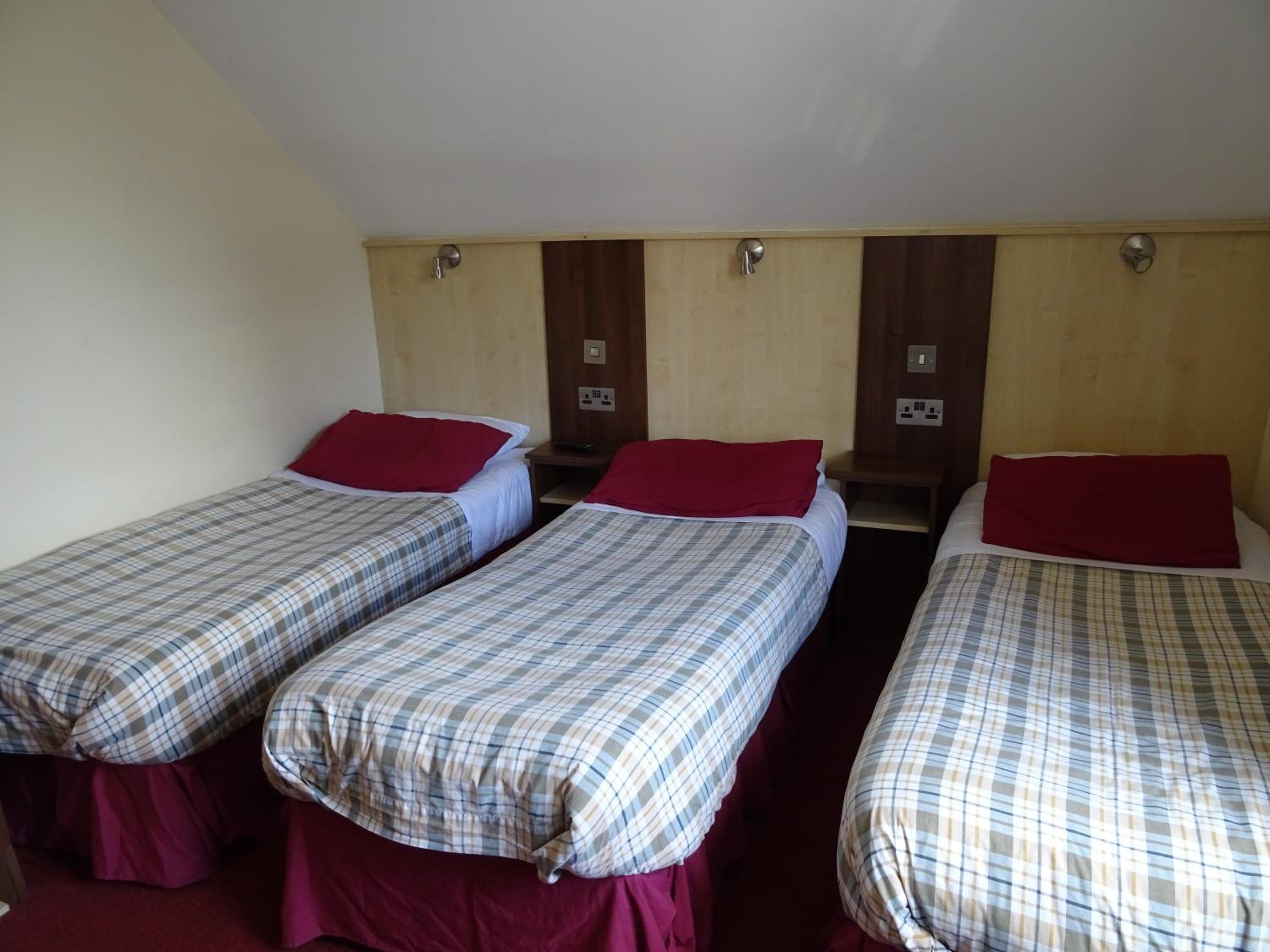 Superior Triple En-suite Room - Photo 3