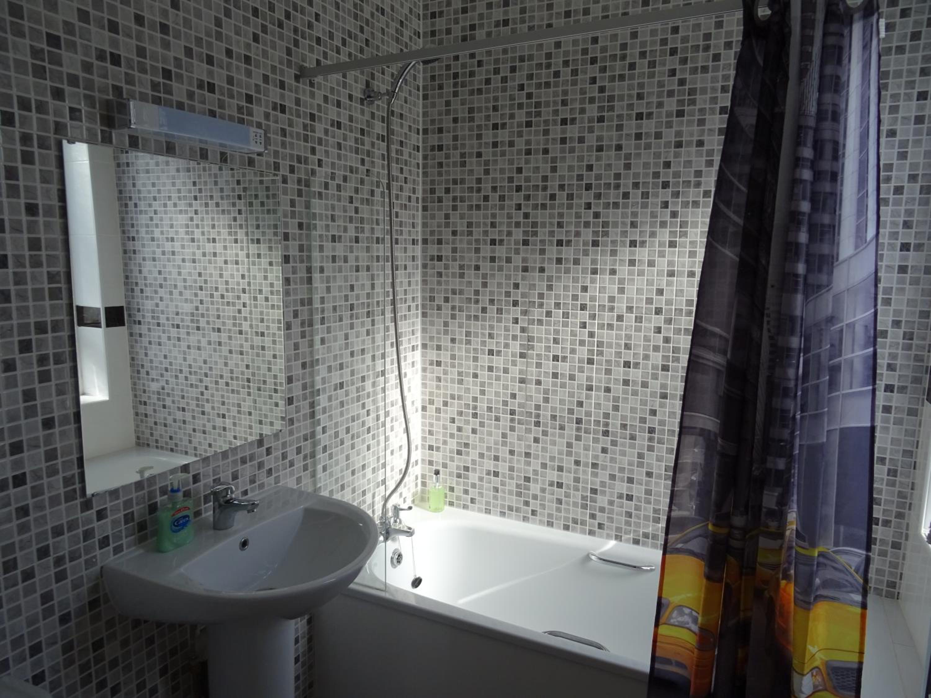 Family En-Suite Room - Photo 20