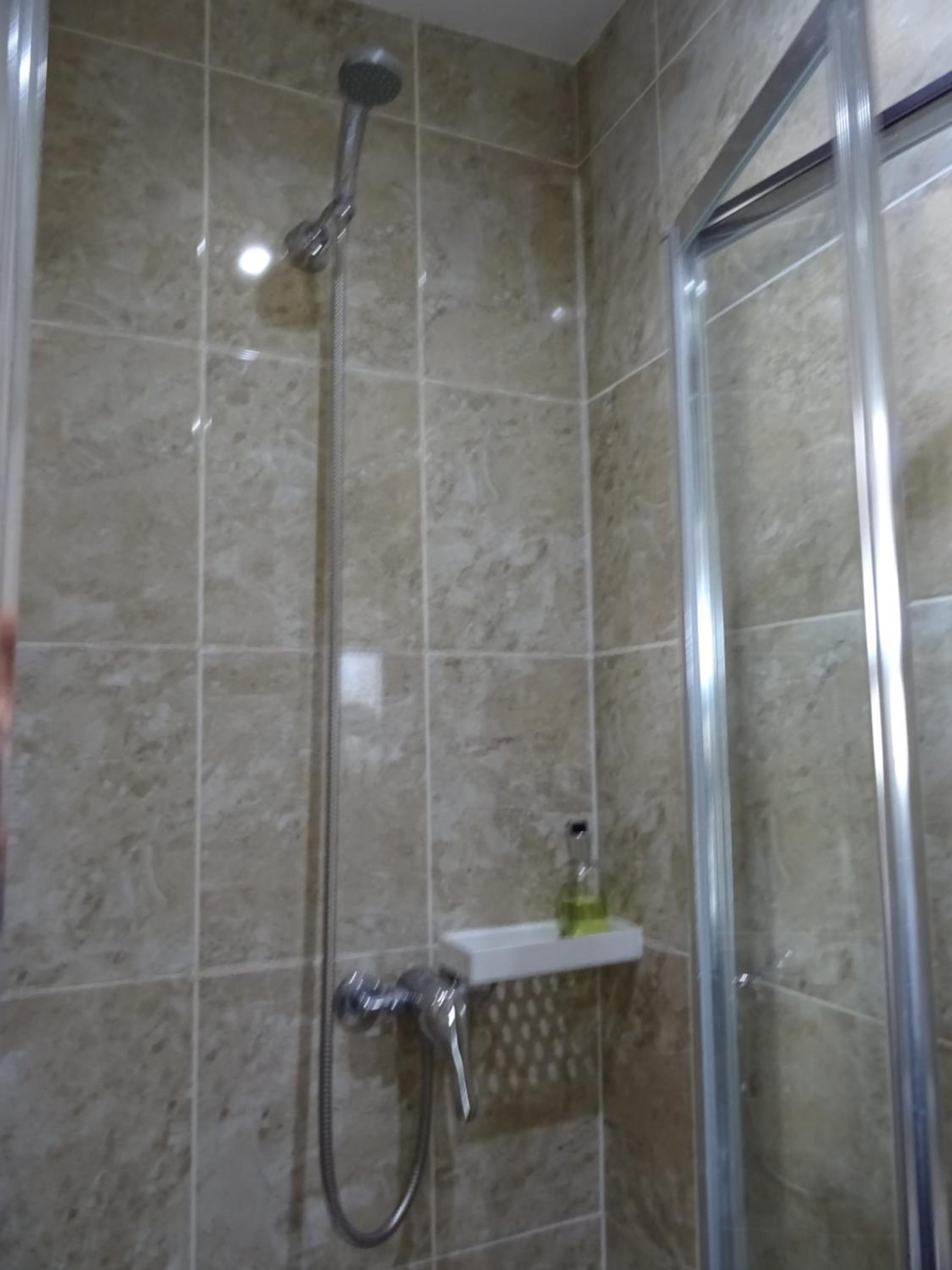 Standard Triple En-suite Room - Photo 3