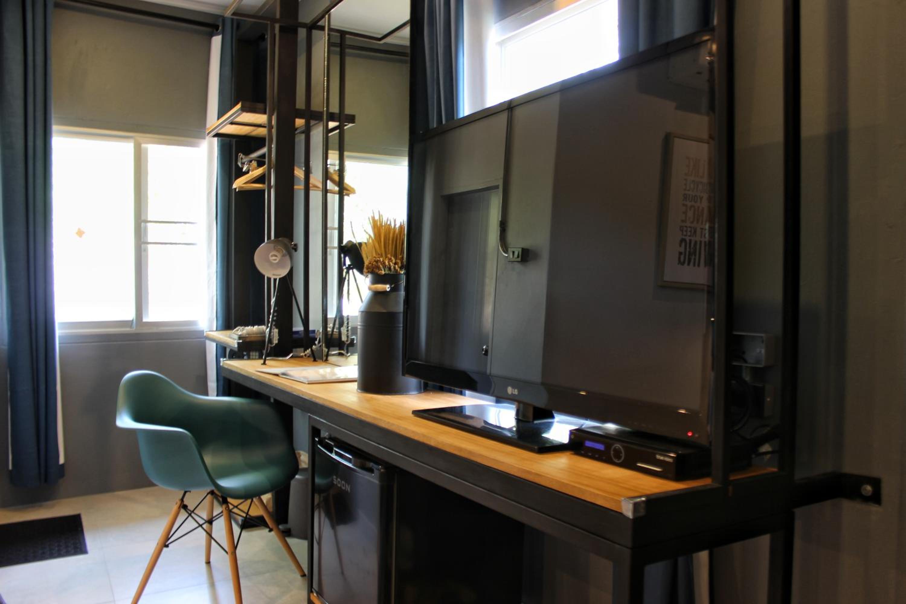 Deluxe King Room photo 2