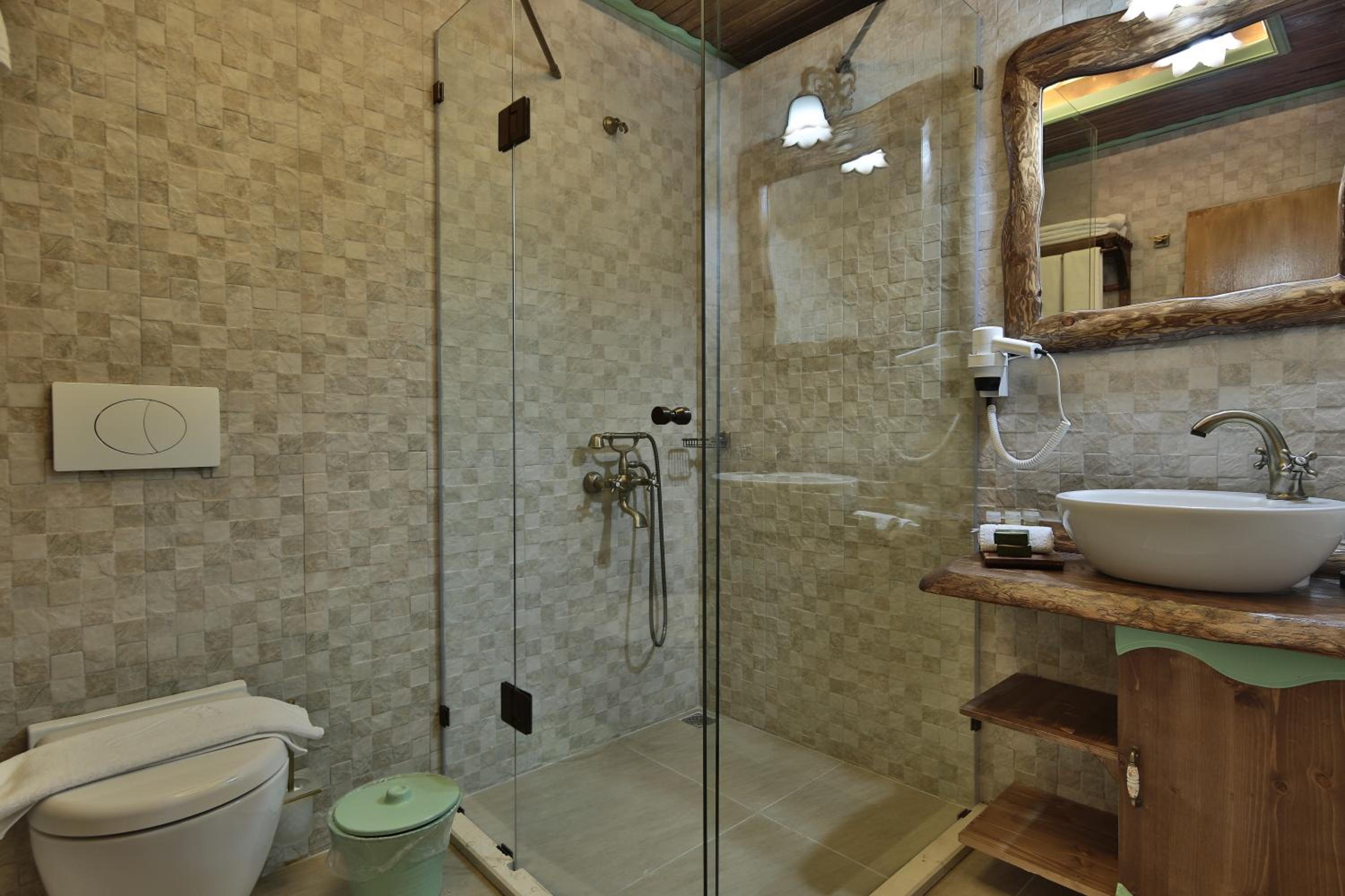 Twin Room with Pool View - Photo 4