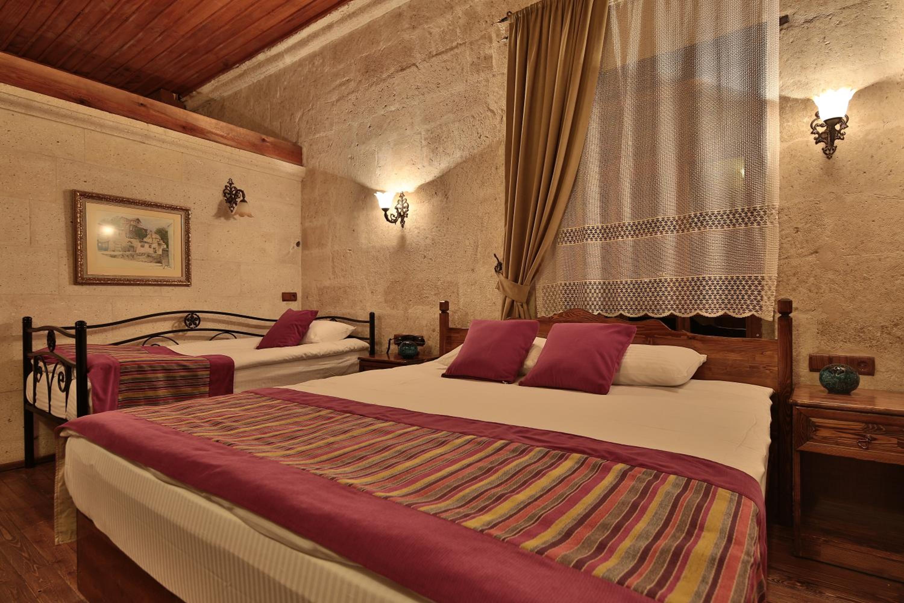 Triple Room with Pool View - Photo 1