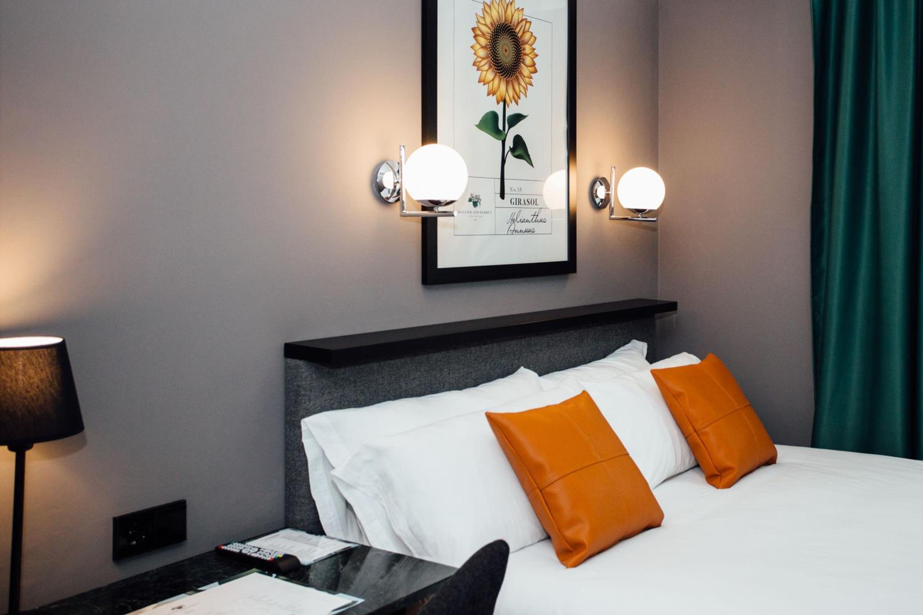 Budget Double Room thumbnail 6