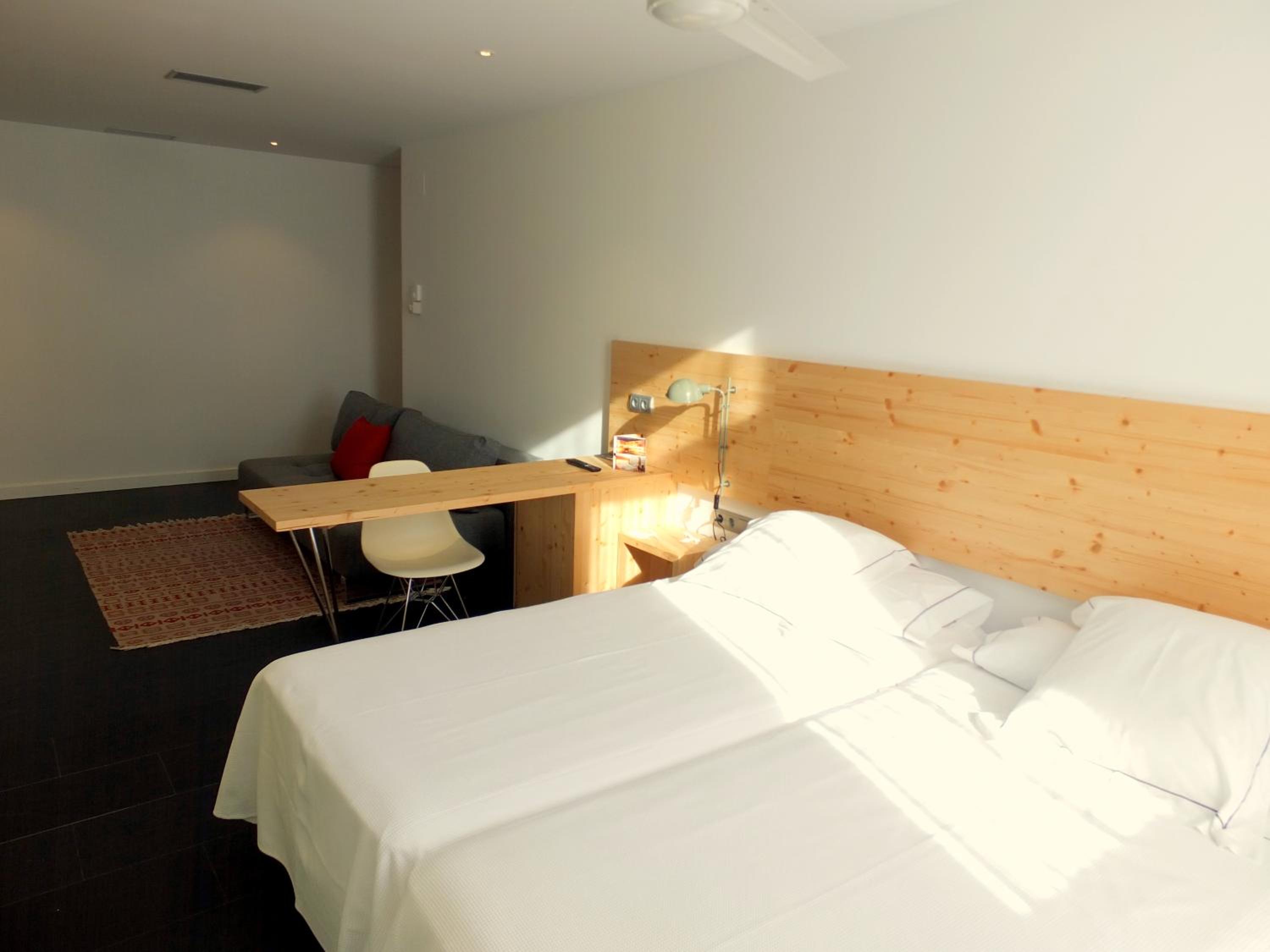 Large Double or Twin Room - Photo 8