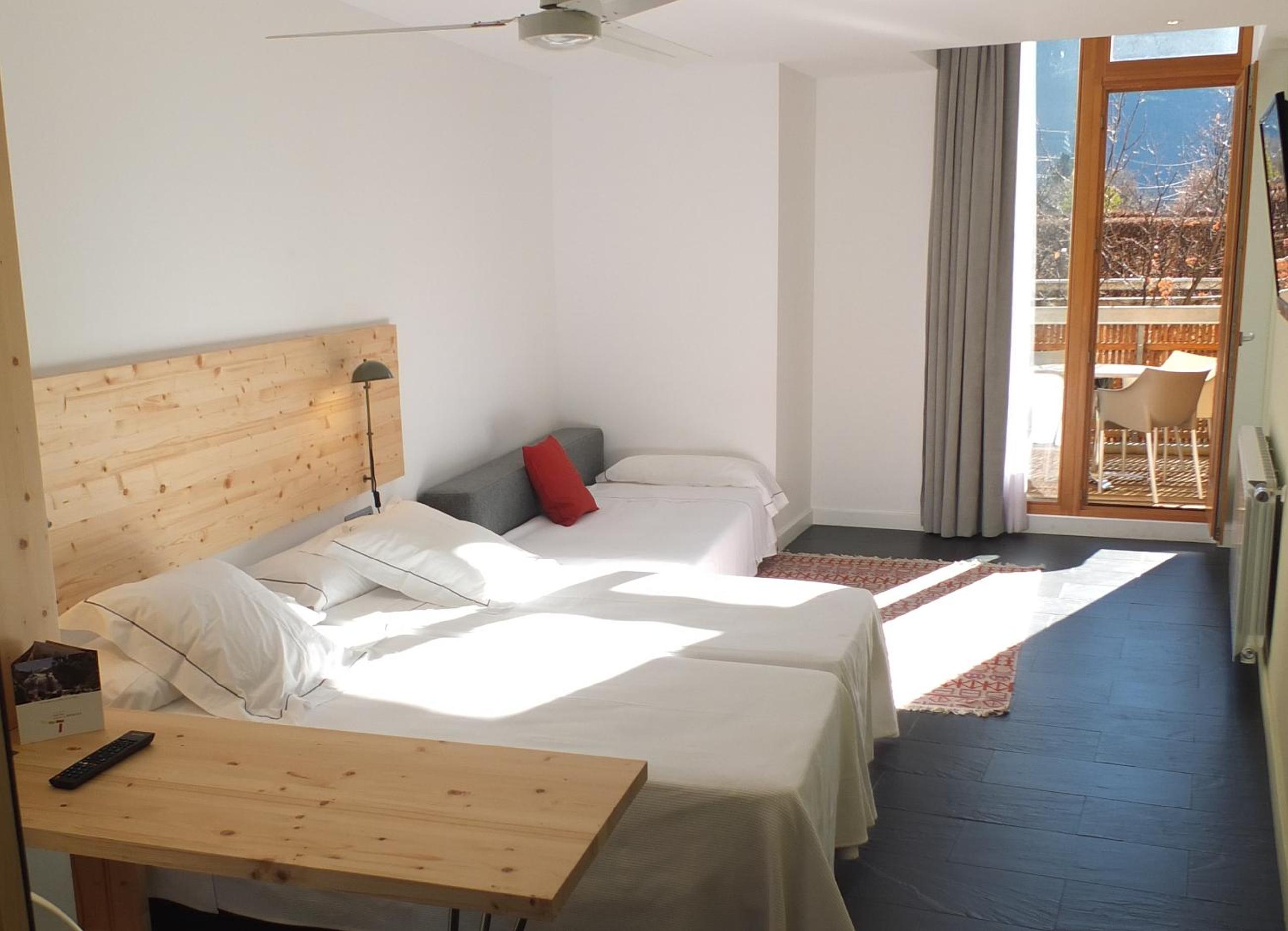 Large Double or Twin Room - Photo 6