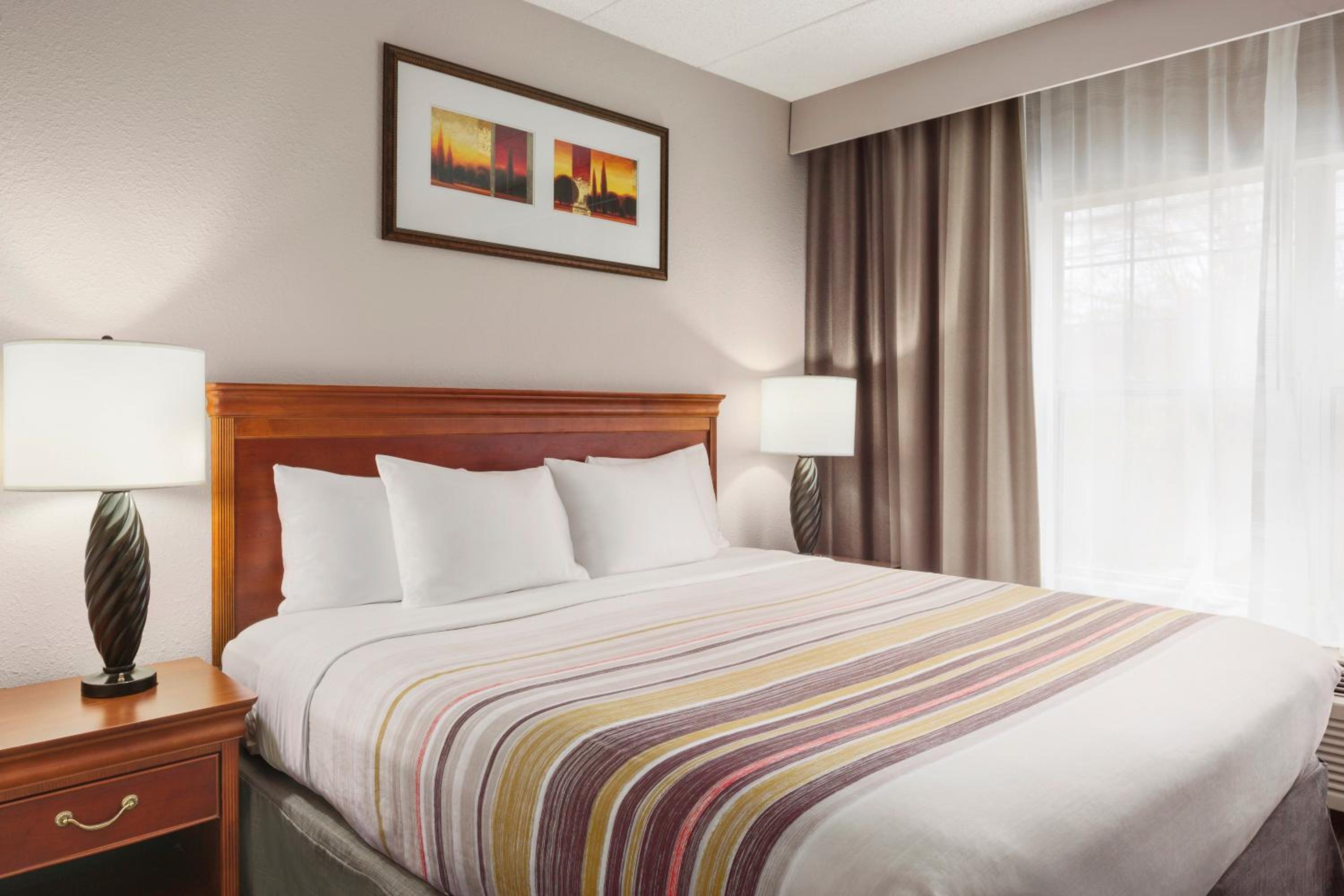 King Room - Non-Smoking - Photo 1