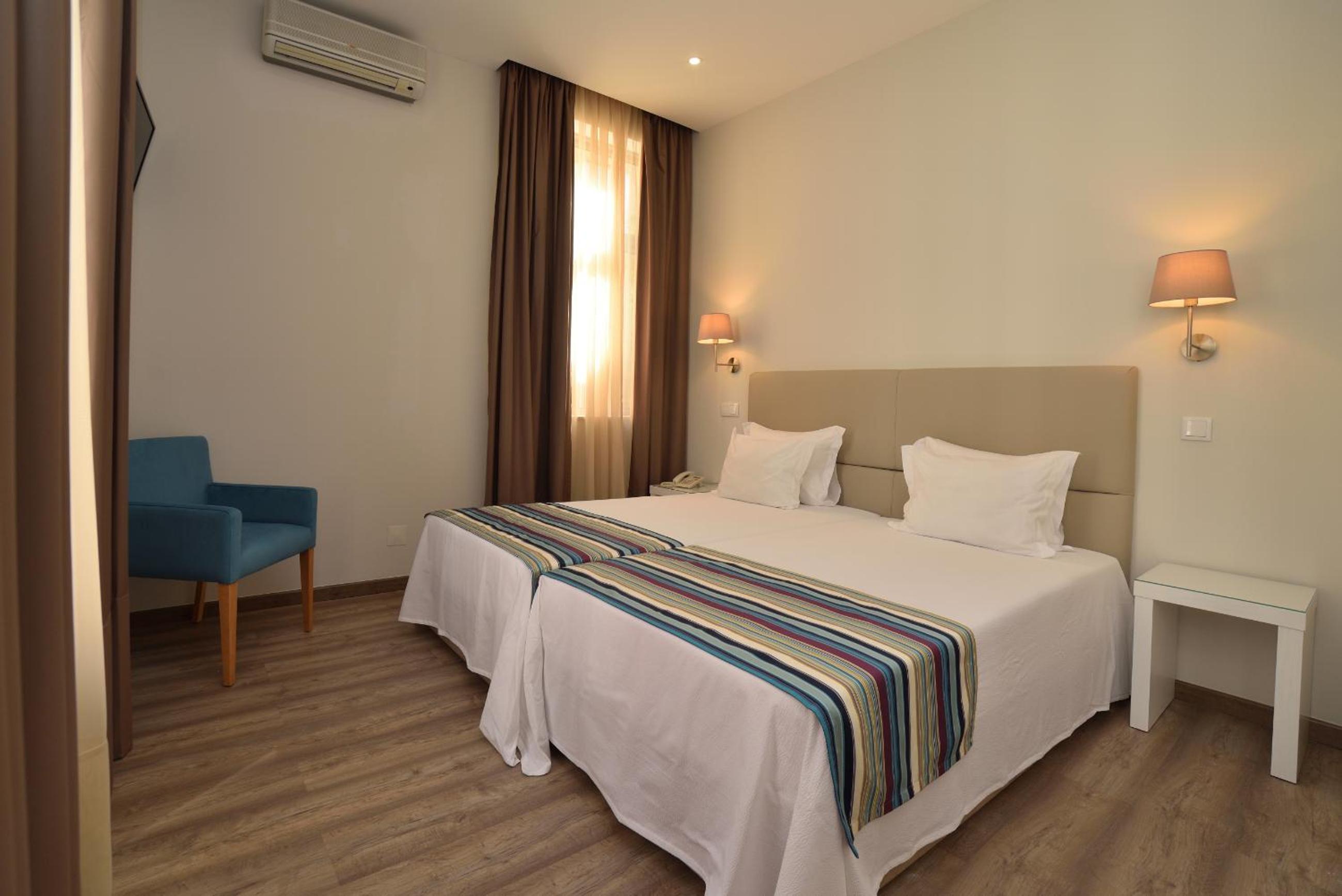 Twin Room - Photo 2