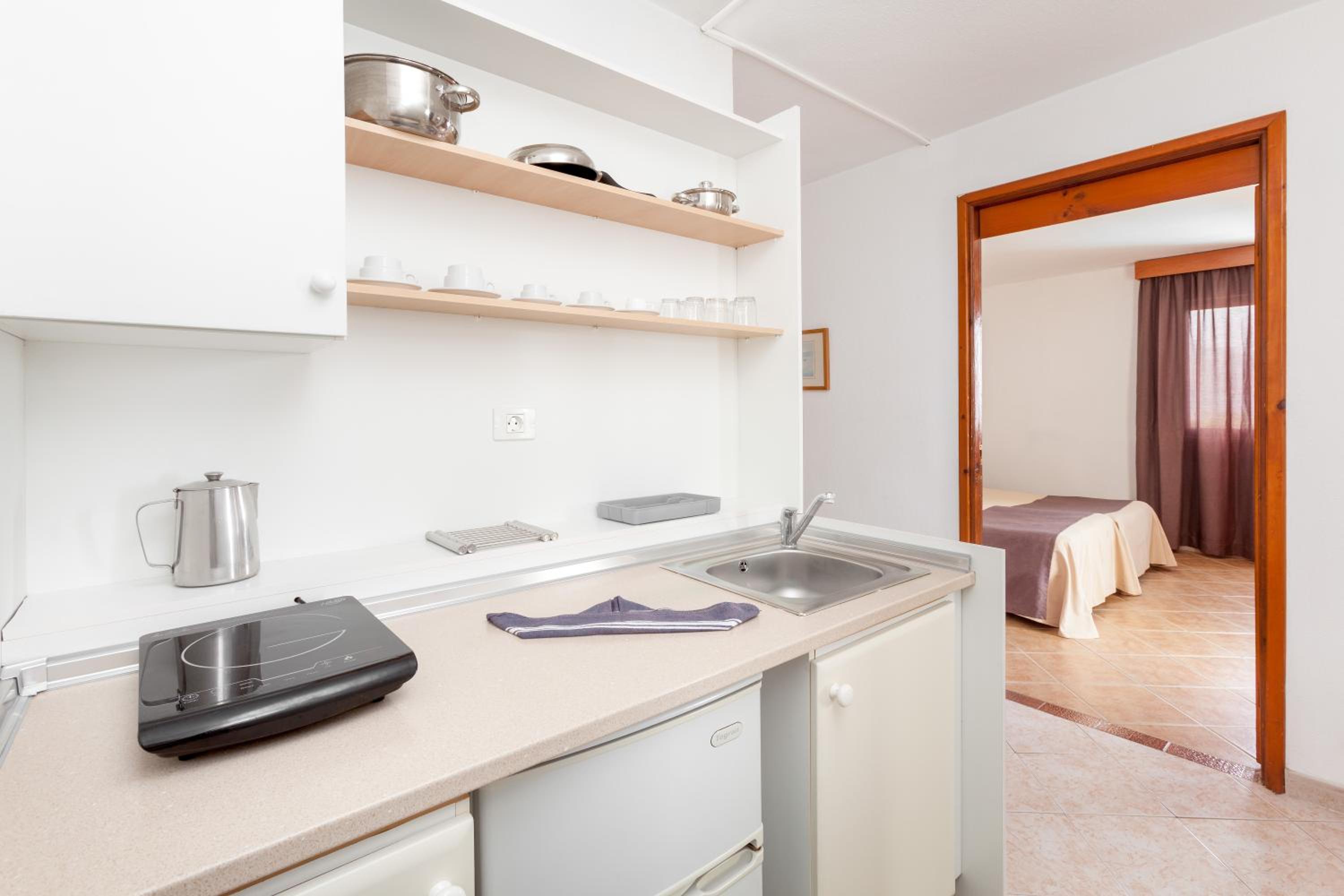 One-Bedroom Apartment with Mountain View (2 Adults + 2 Child)