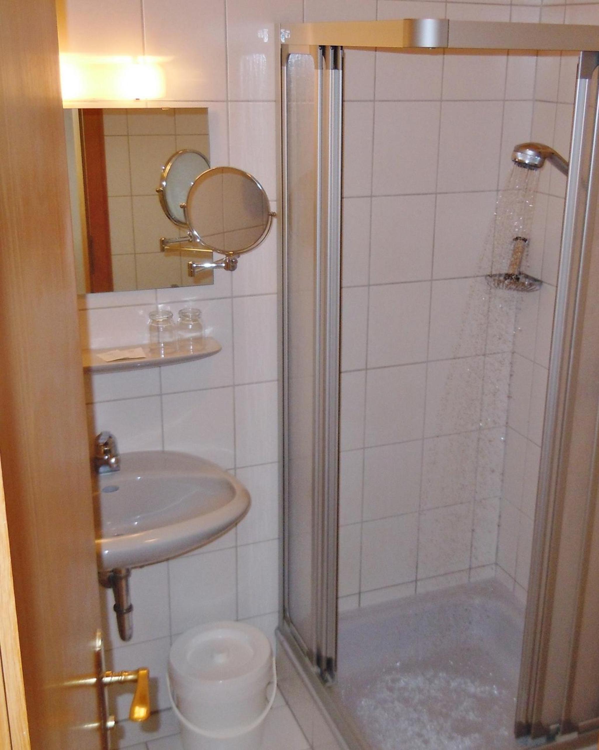 Basic Double Room photo 3