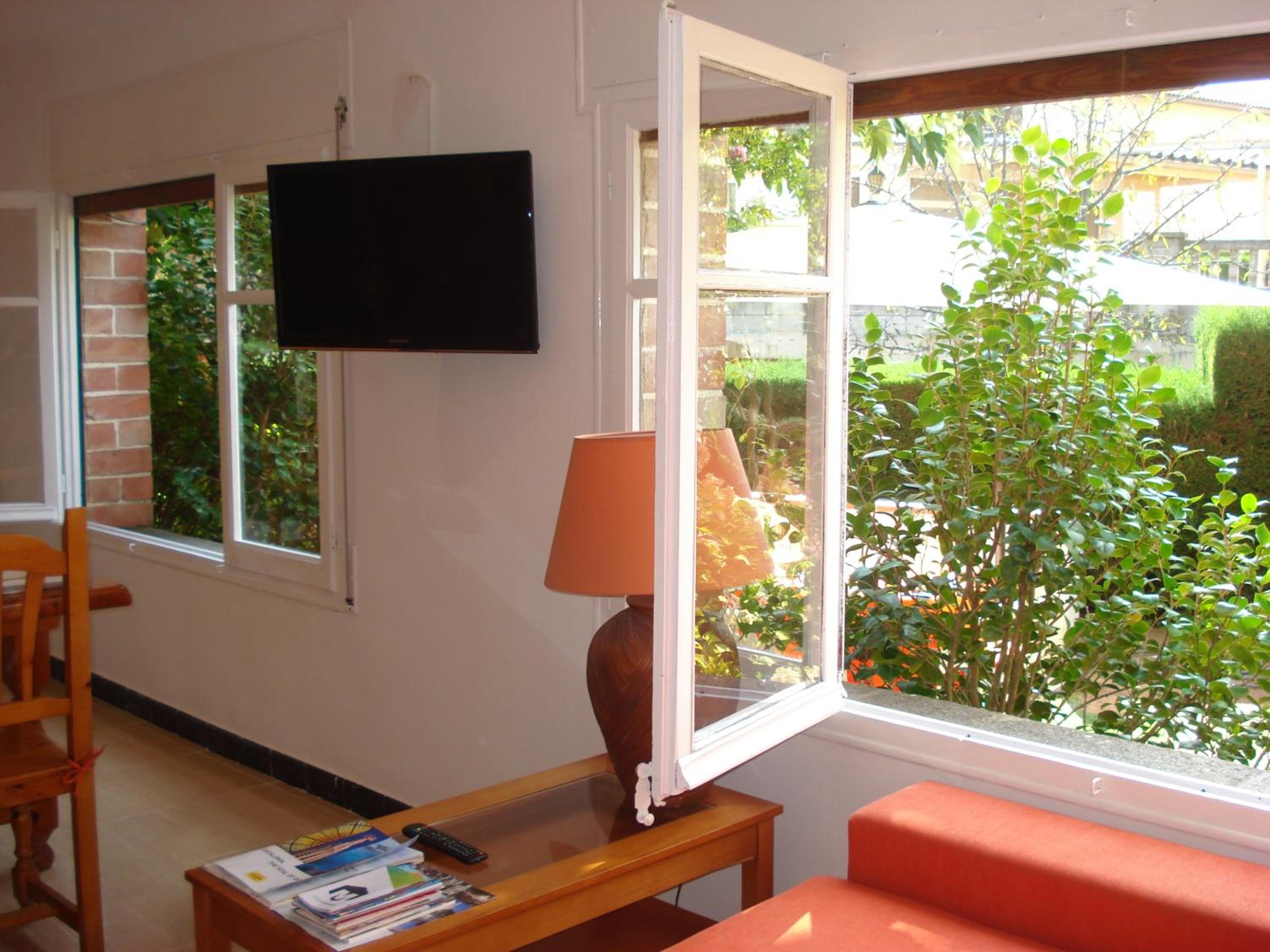Casa de cuatro habitaciones con vista a la montaña y piscina