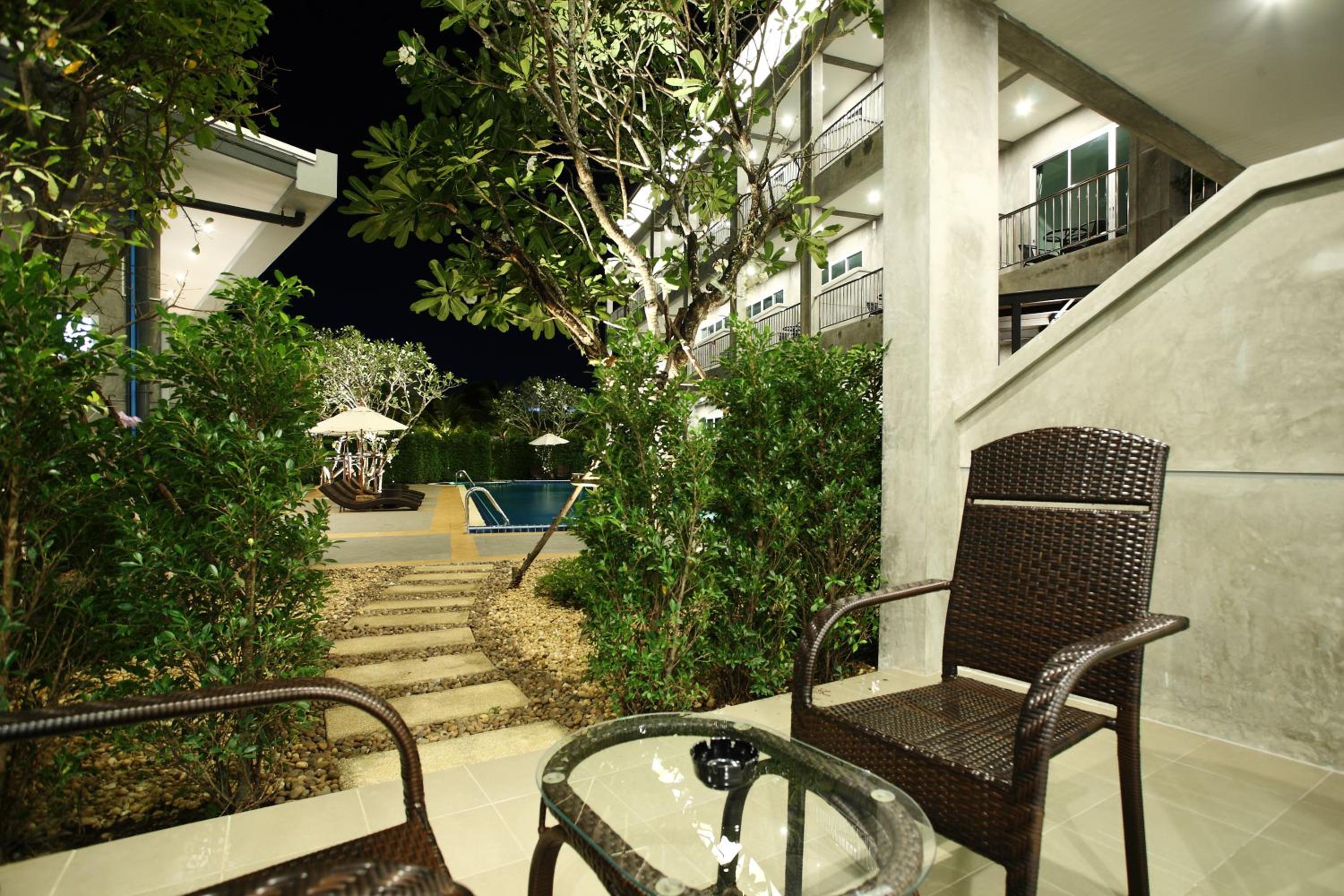 Room with Garden View - Photo 13