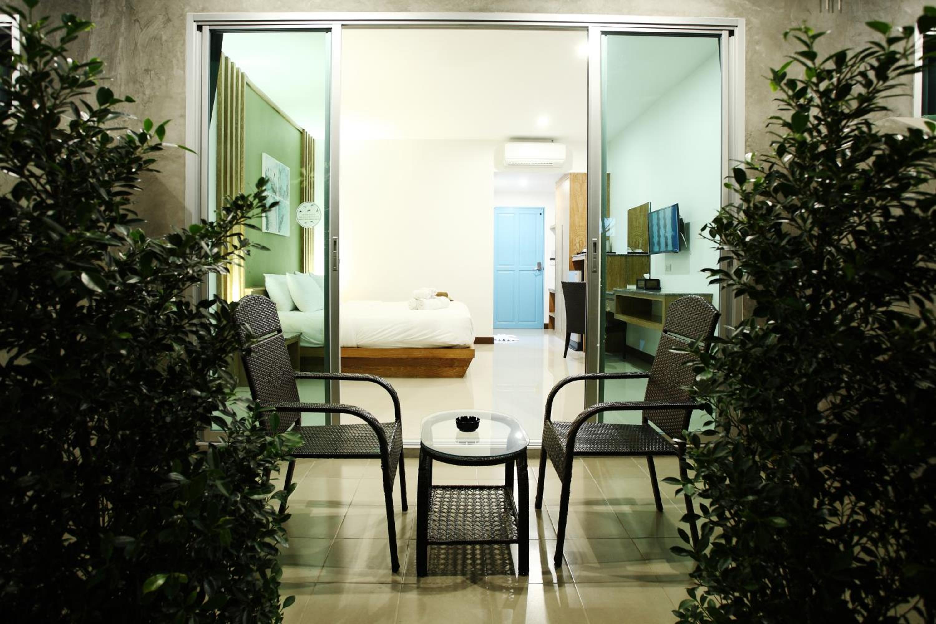 Room with Garden View - Photo 11