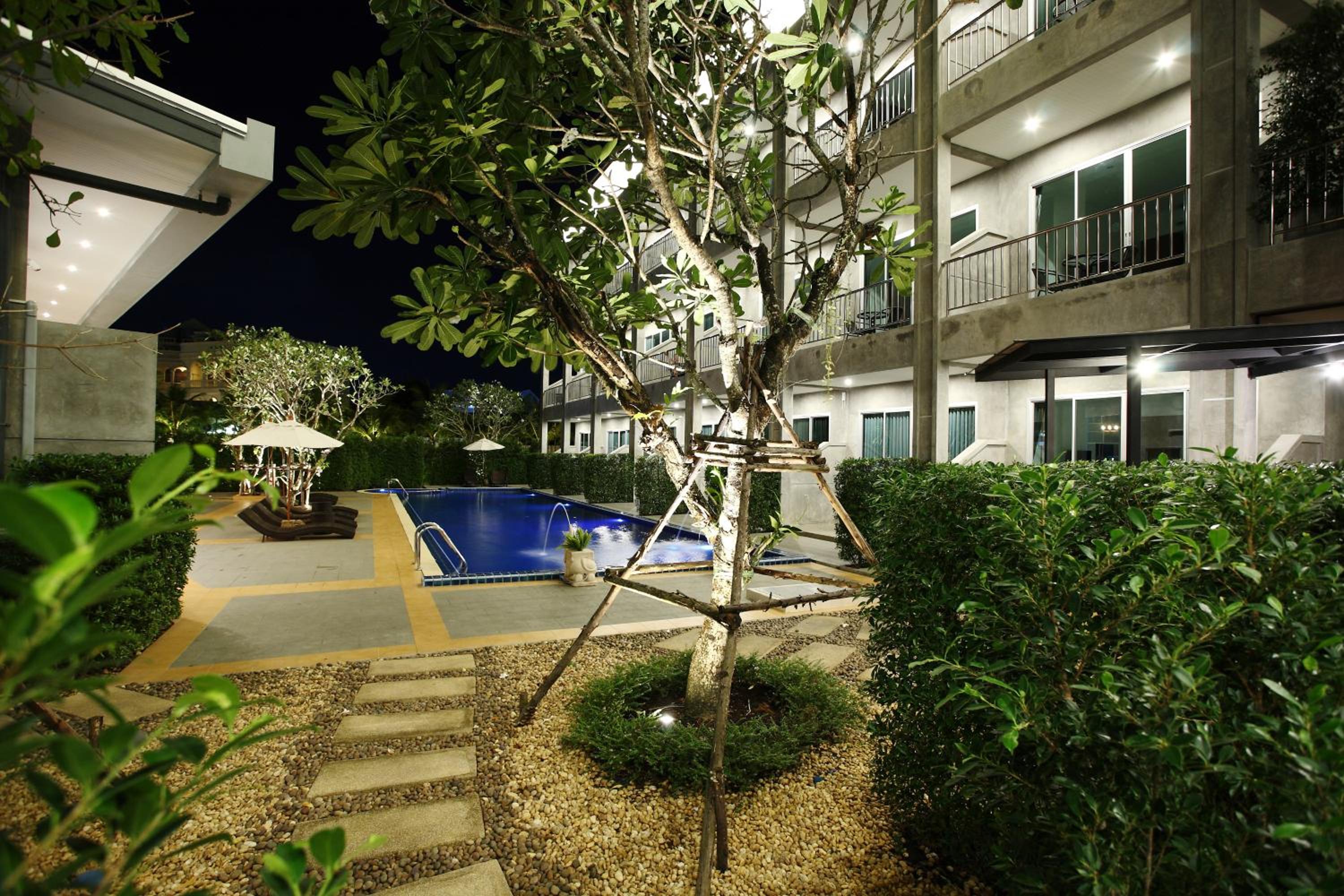 Room with Garden View - Photo 10
