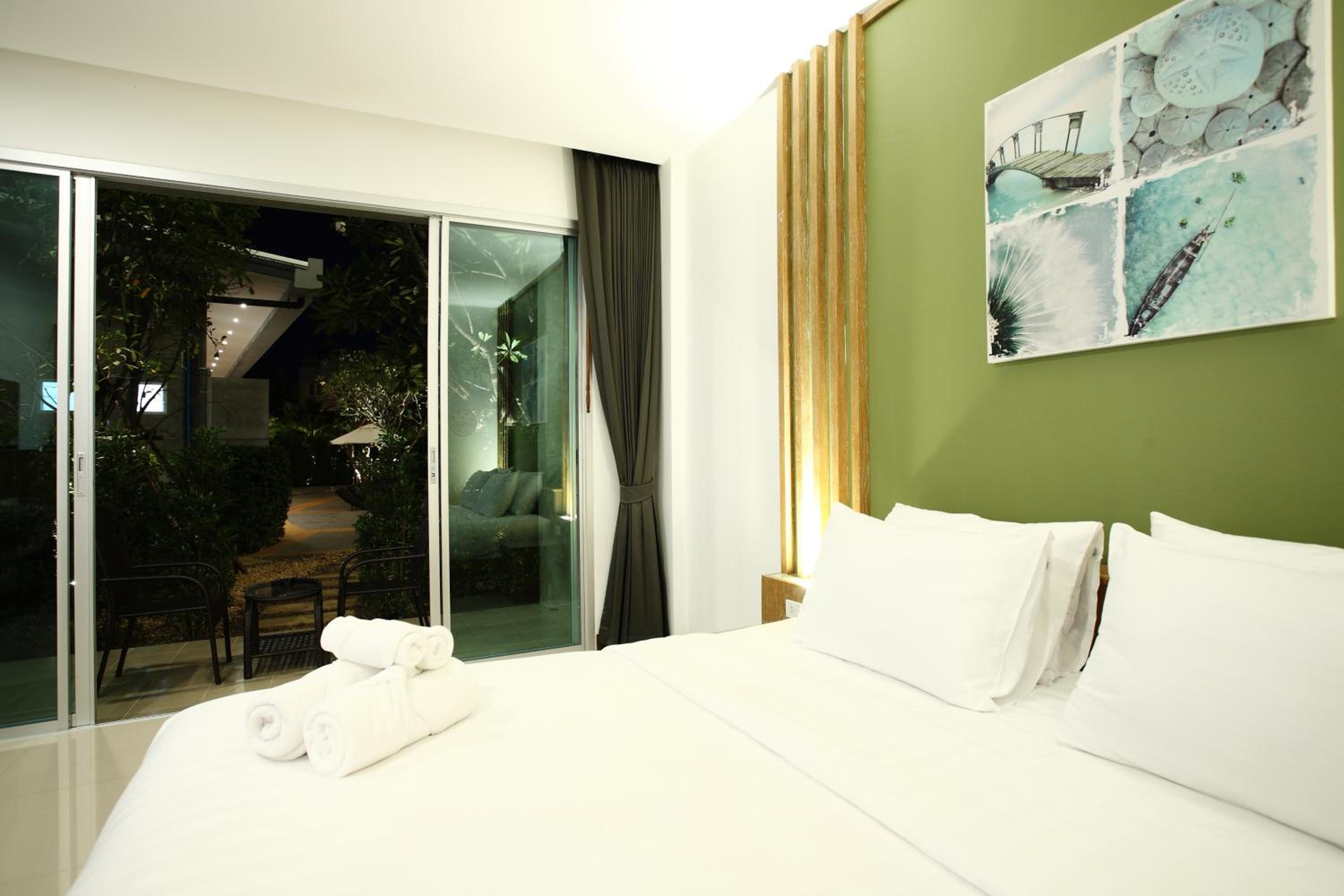 Room with Garden View - Photo 8