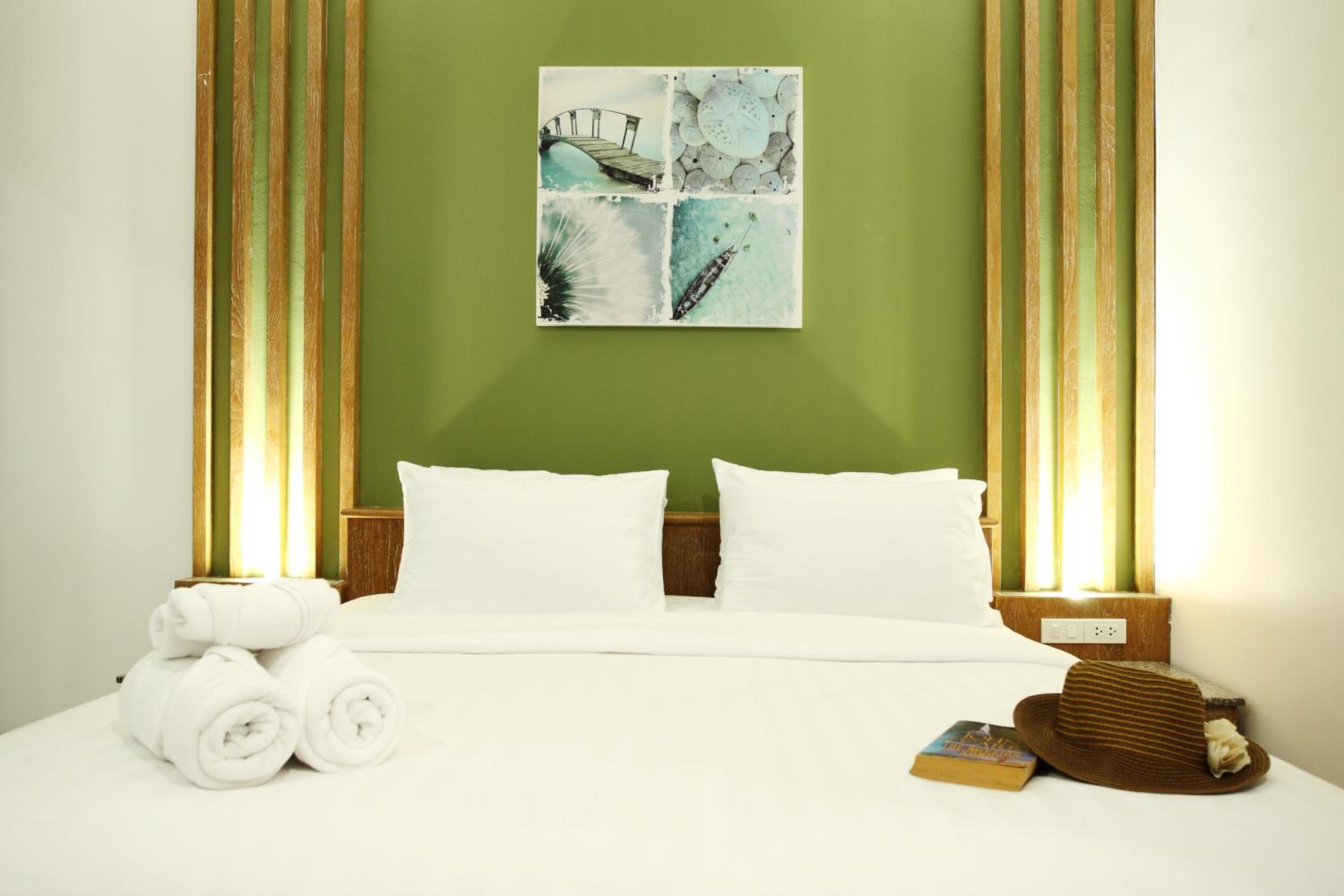 Room with City View - Photo 11
