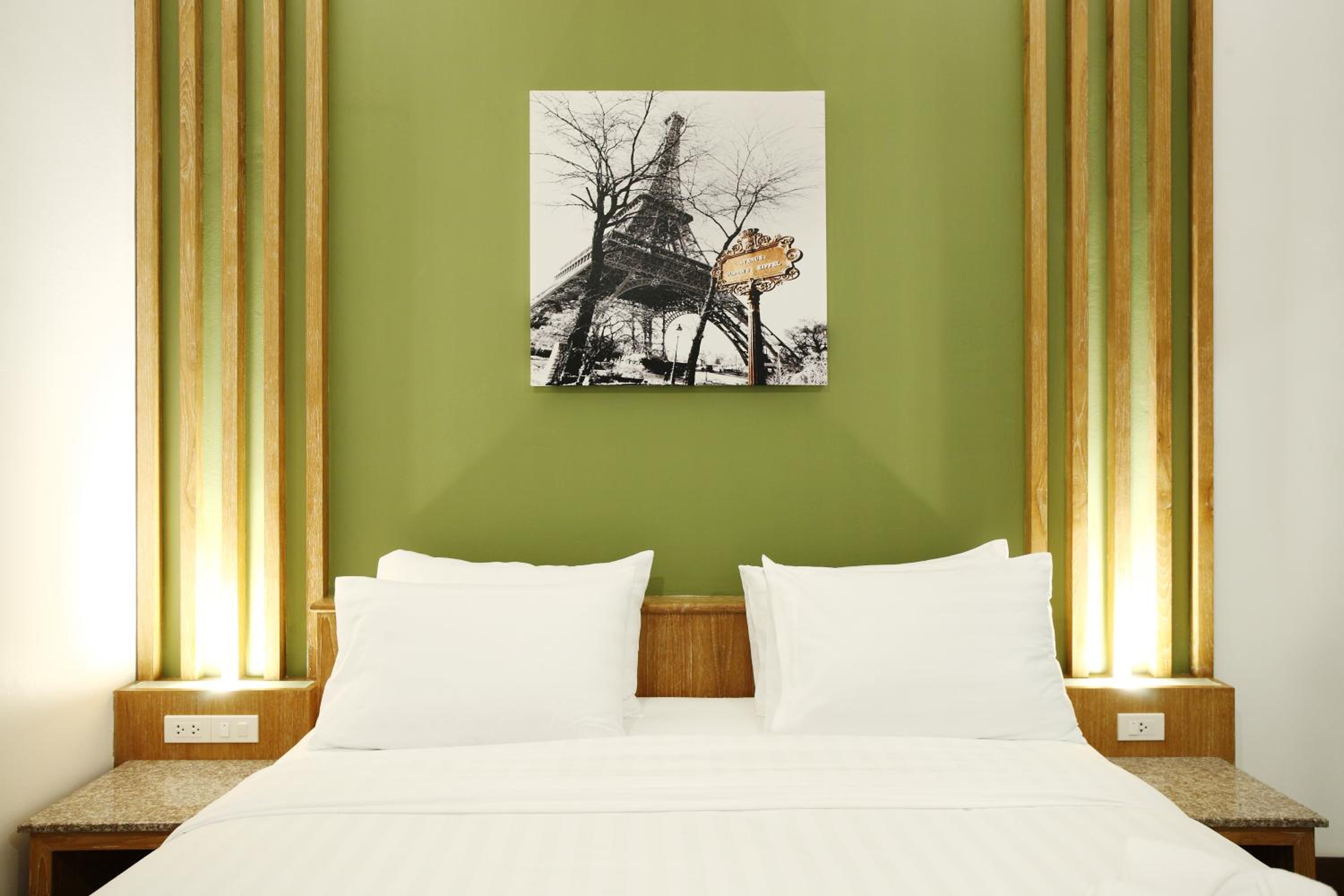 Room with City View - Photo 9
