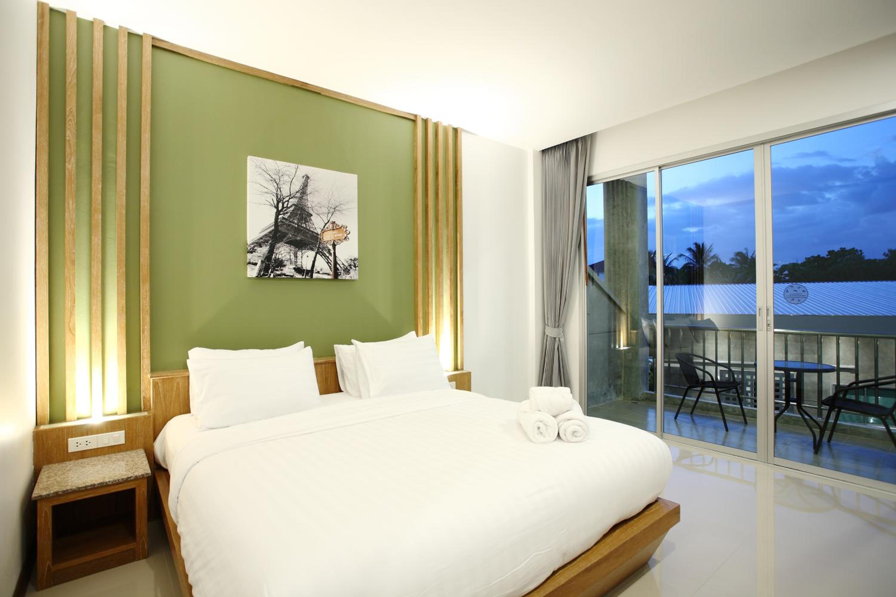 Room with City View - Photo 8