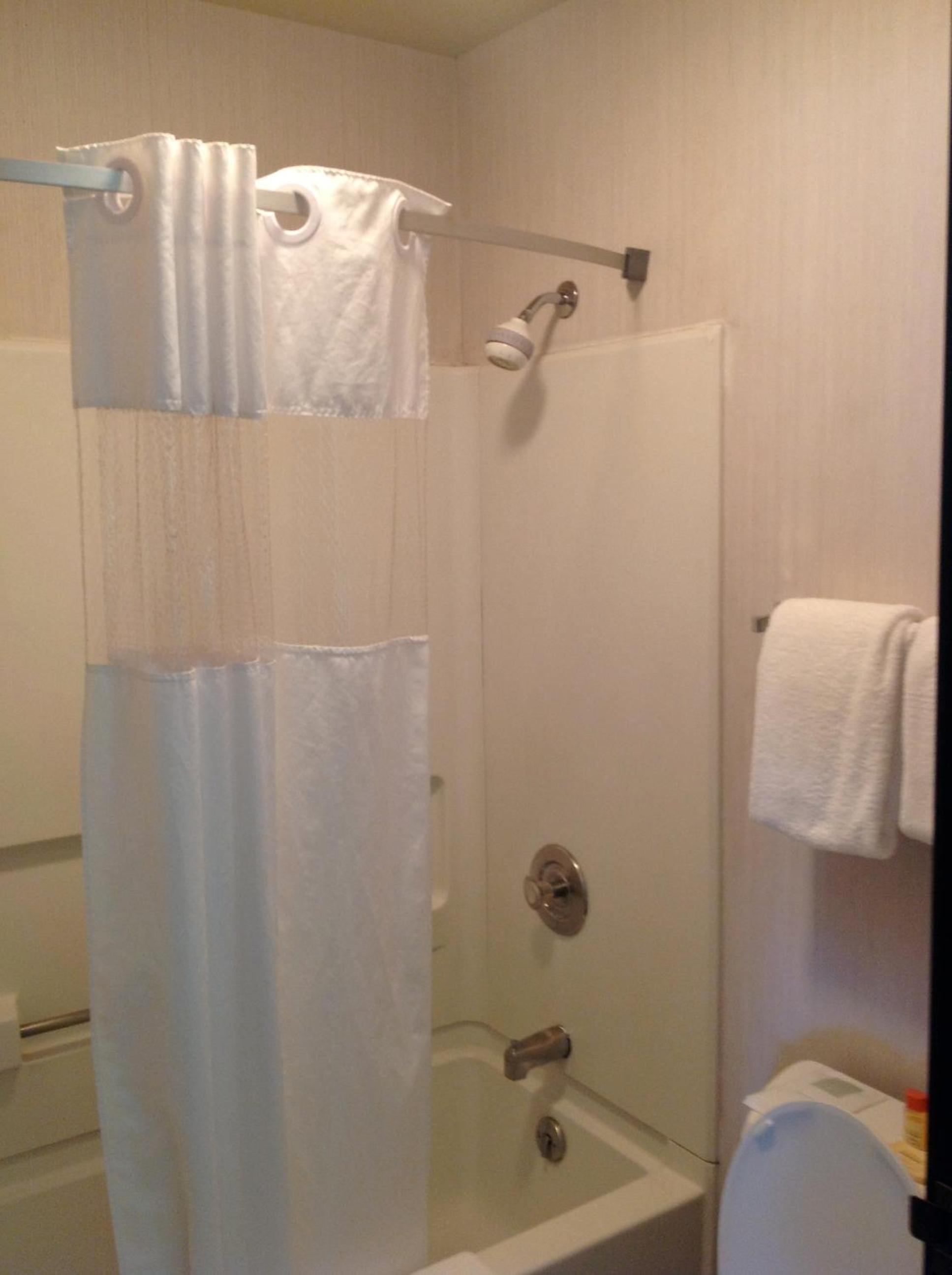 Queen Room - Disability Access/Non-Smoking - Photo 11