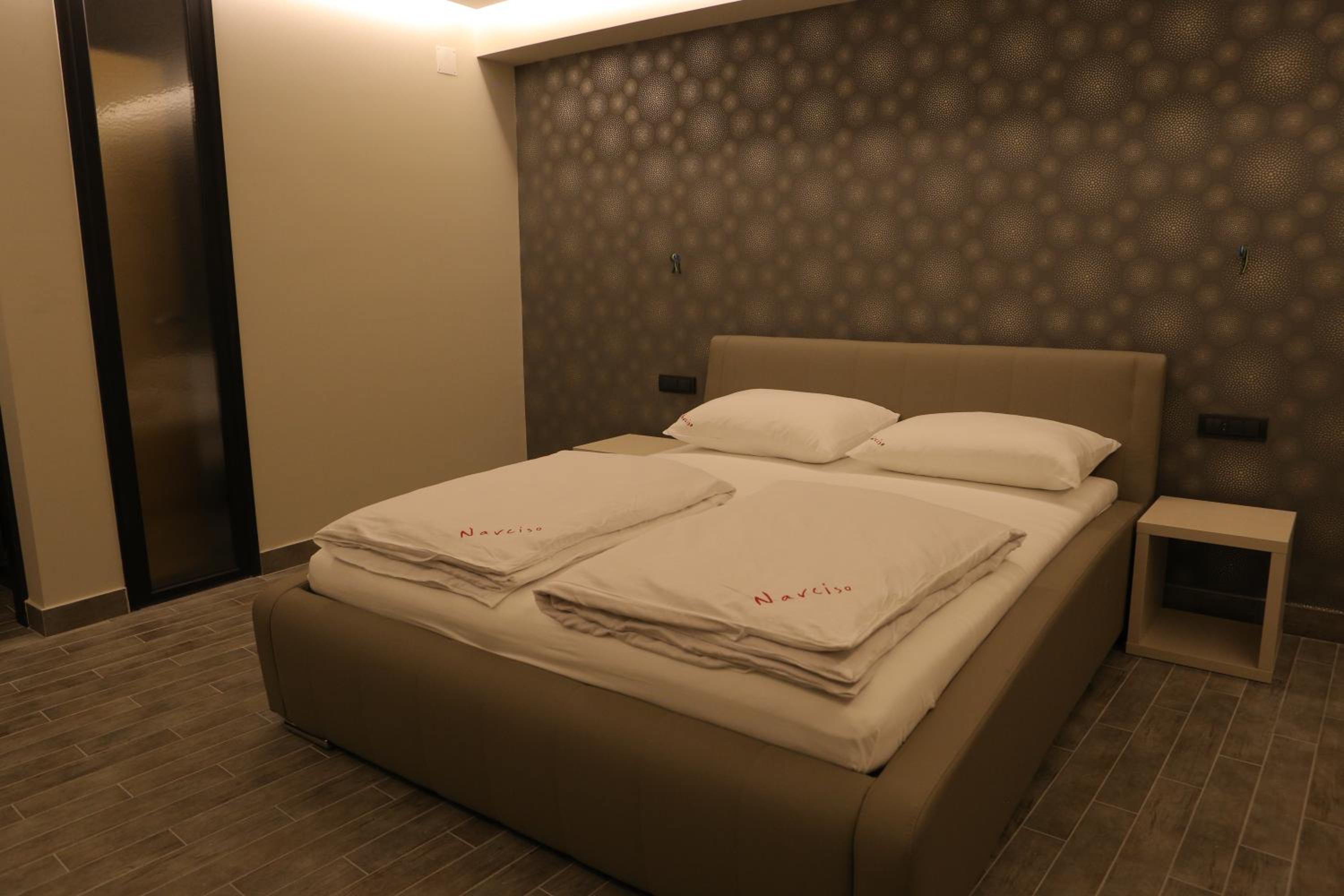 Deluxe Room (2 Adults + 1 Child) photo 1