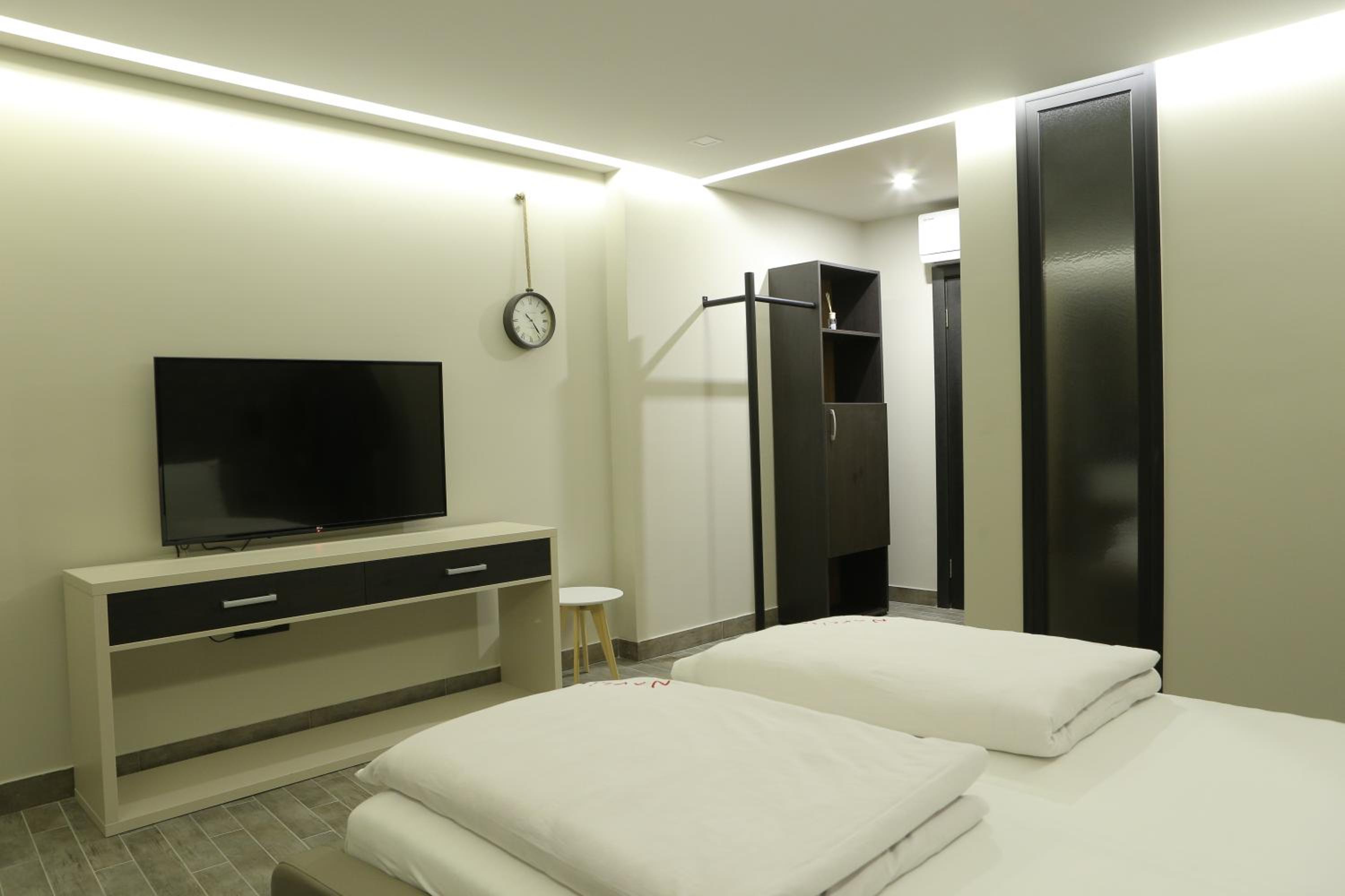 Deluxe Room (2 Adults + 1 Child) photo 2