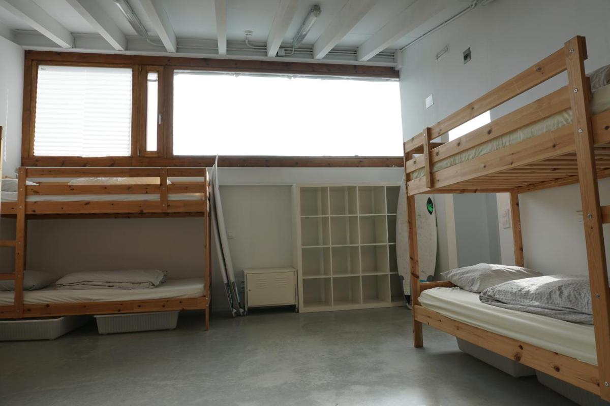 8-Bed Mixed Dormitory Room photo 3