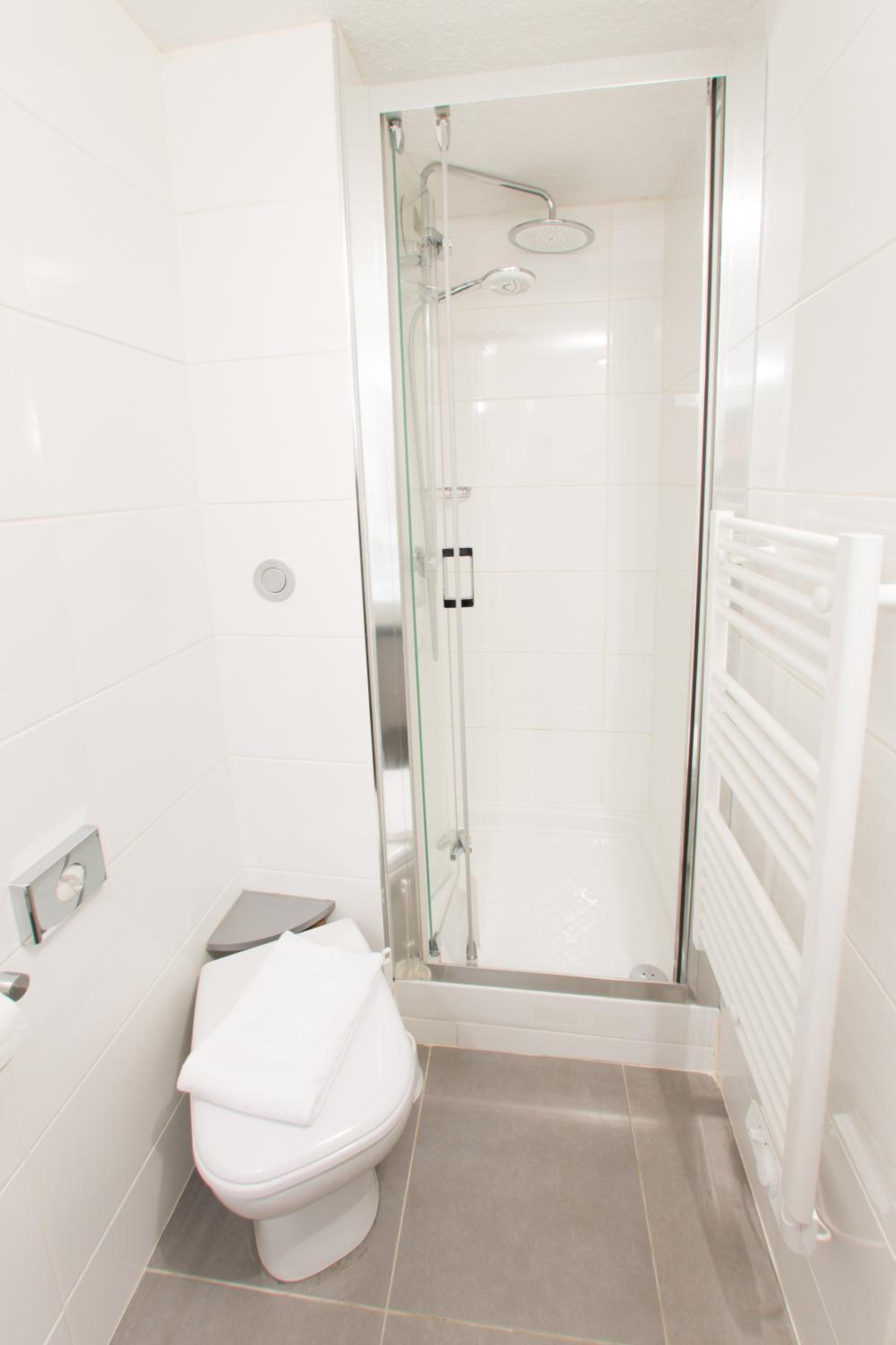 Double Room - Photo 8