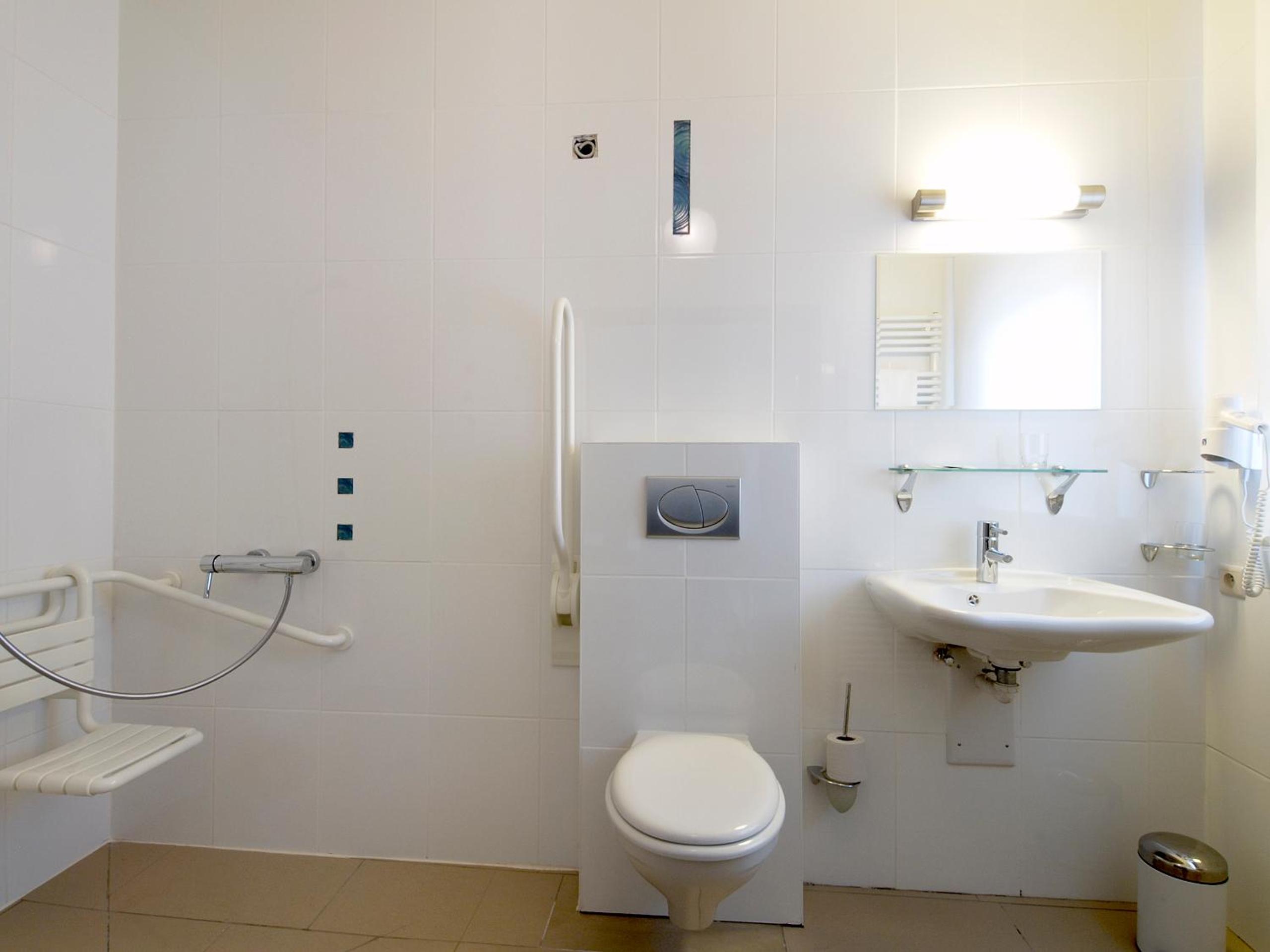 Queen Suite - Disability Access photo 3