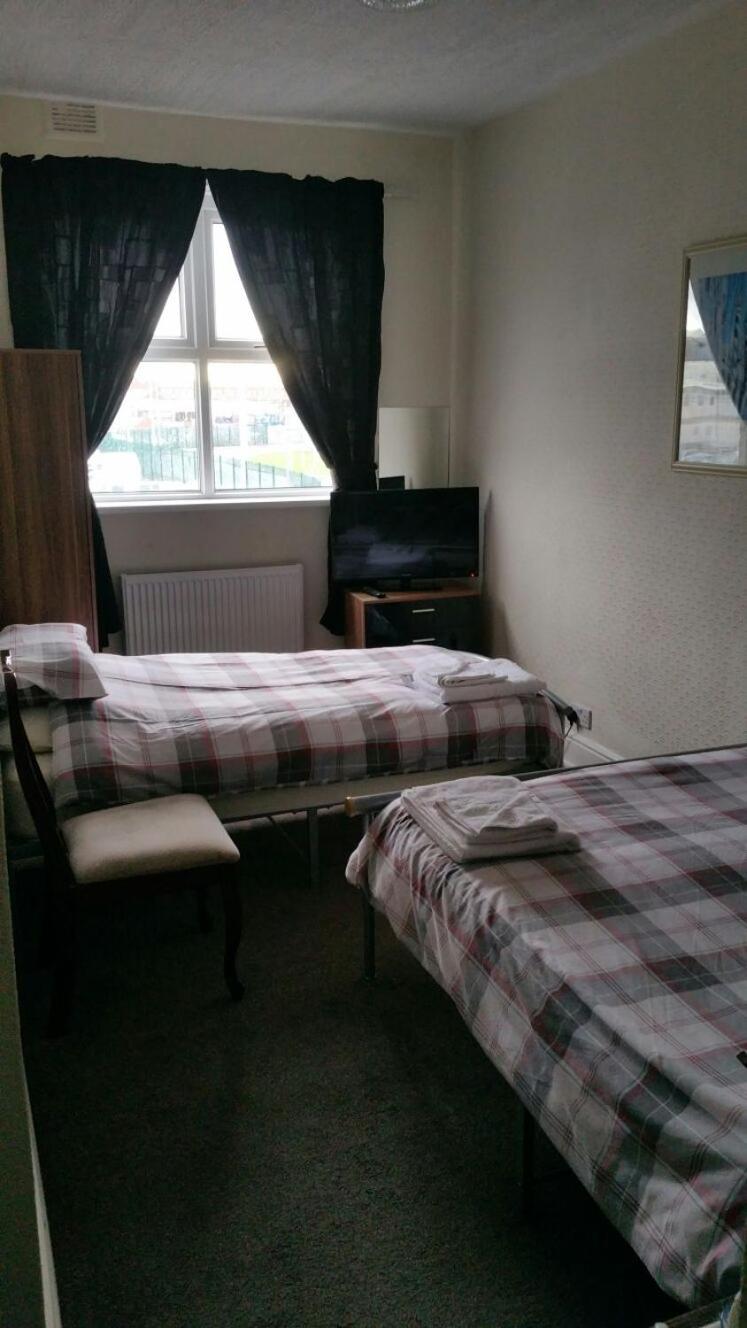 Budget Double Room - Photo 6