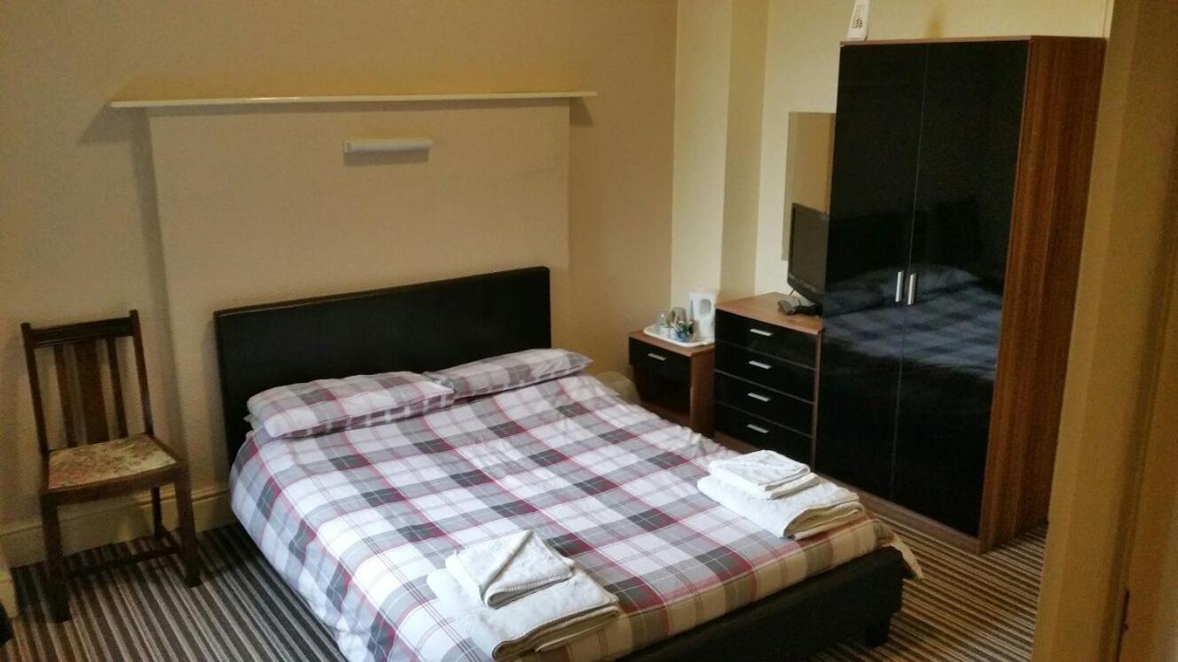 Budget Double Room - Photo 7