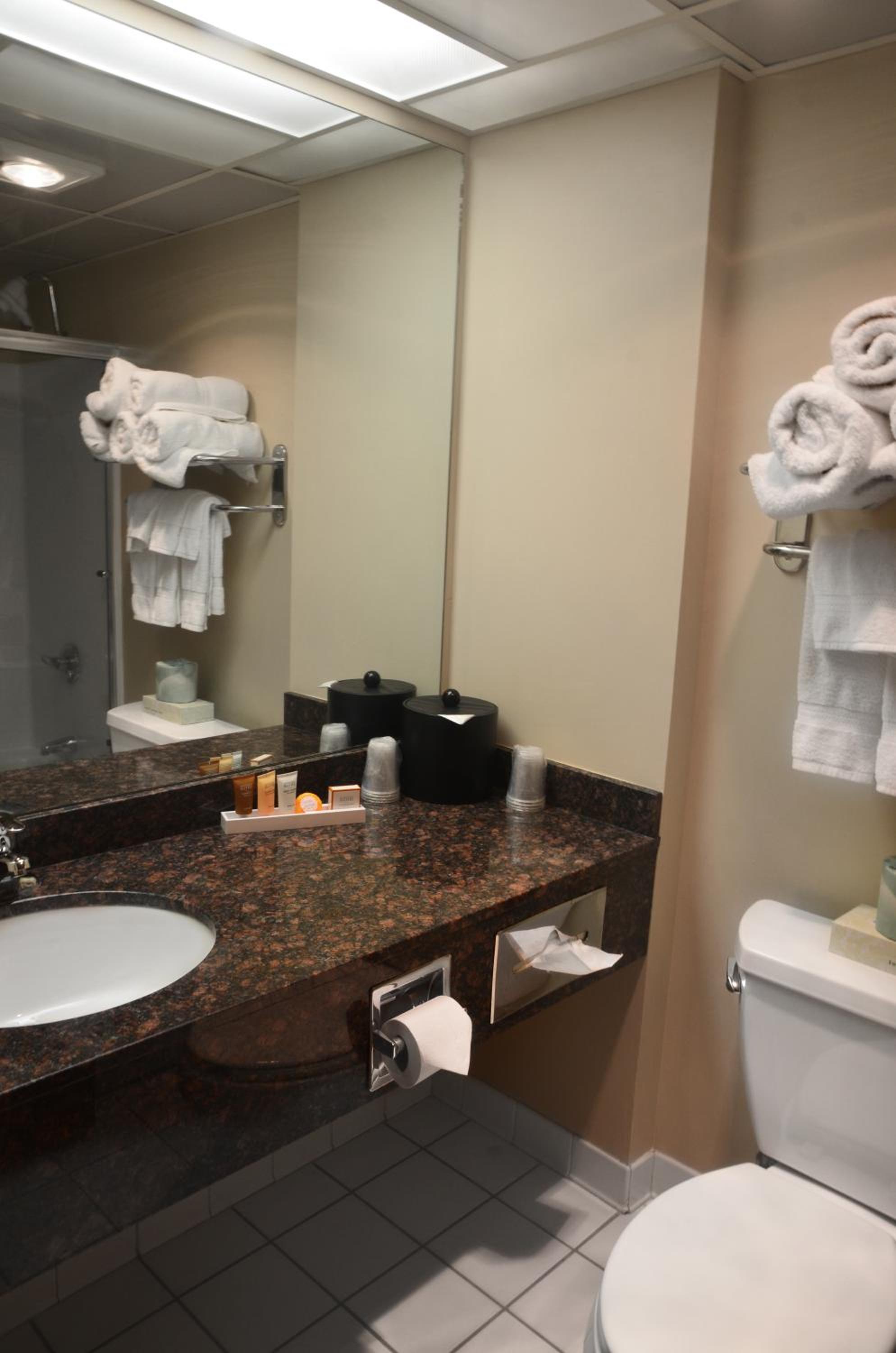 Extended Stay Queen Room in Separate Building - Photo 4