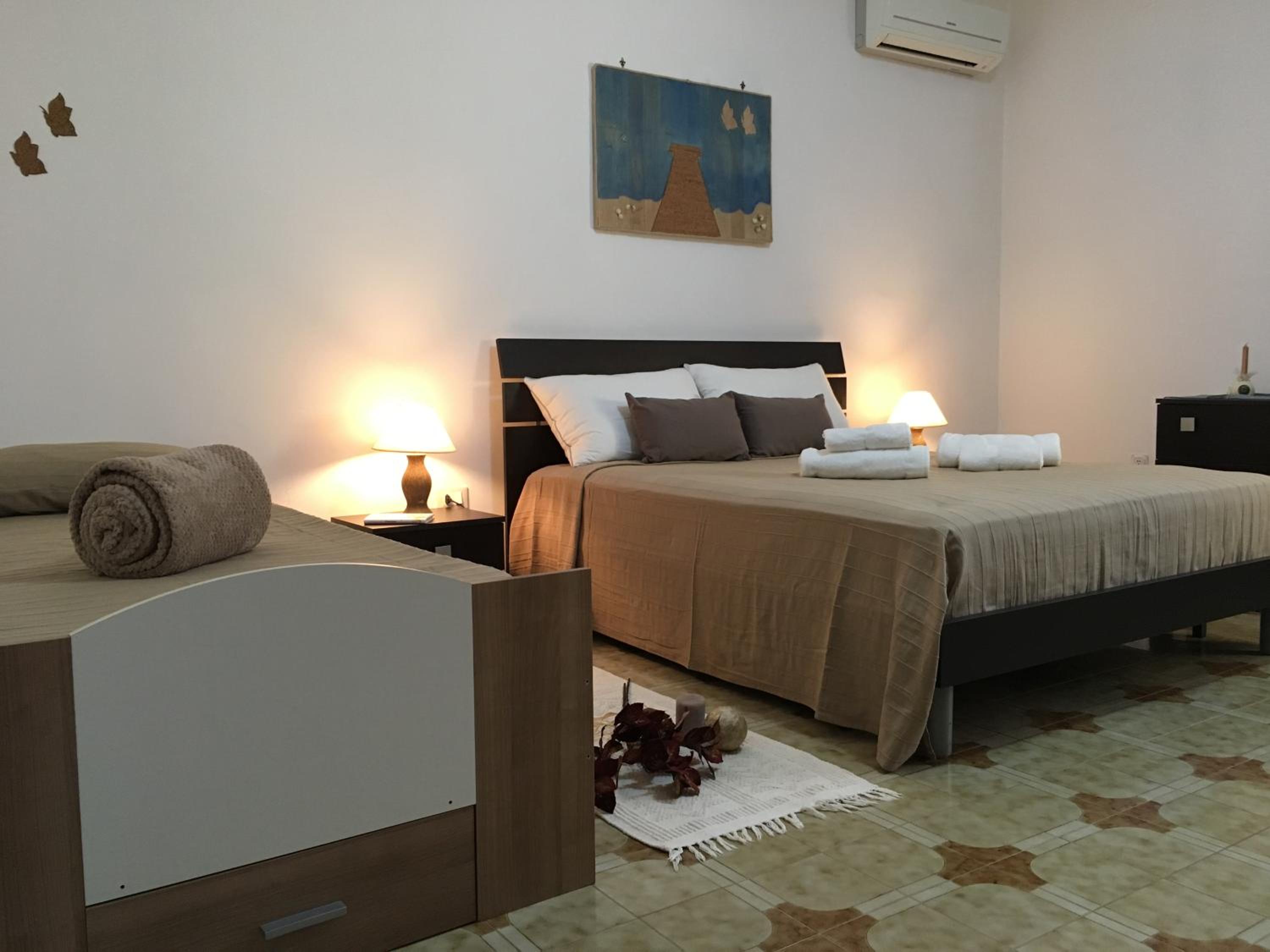 Family Room with Private Bathroom - Photo 6