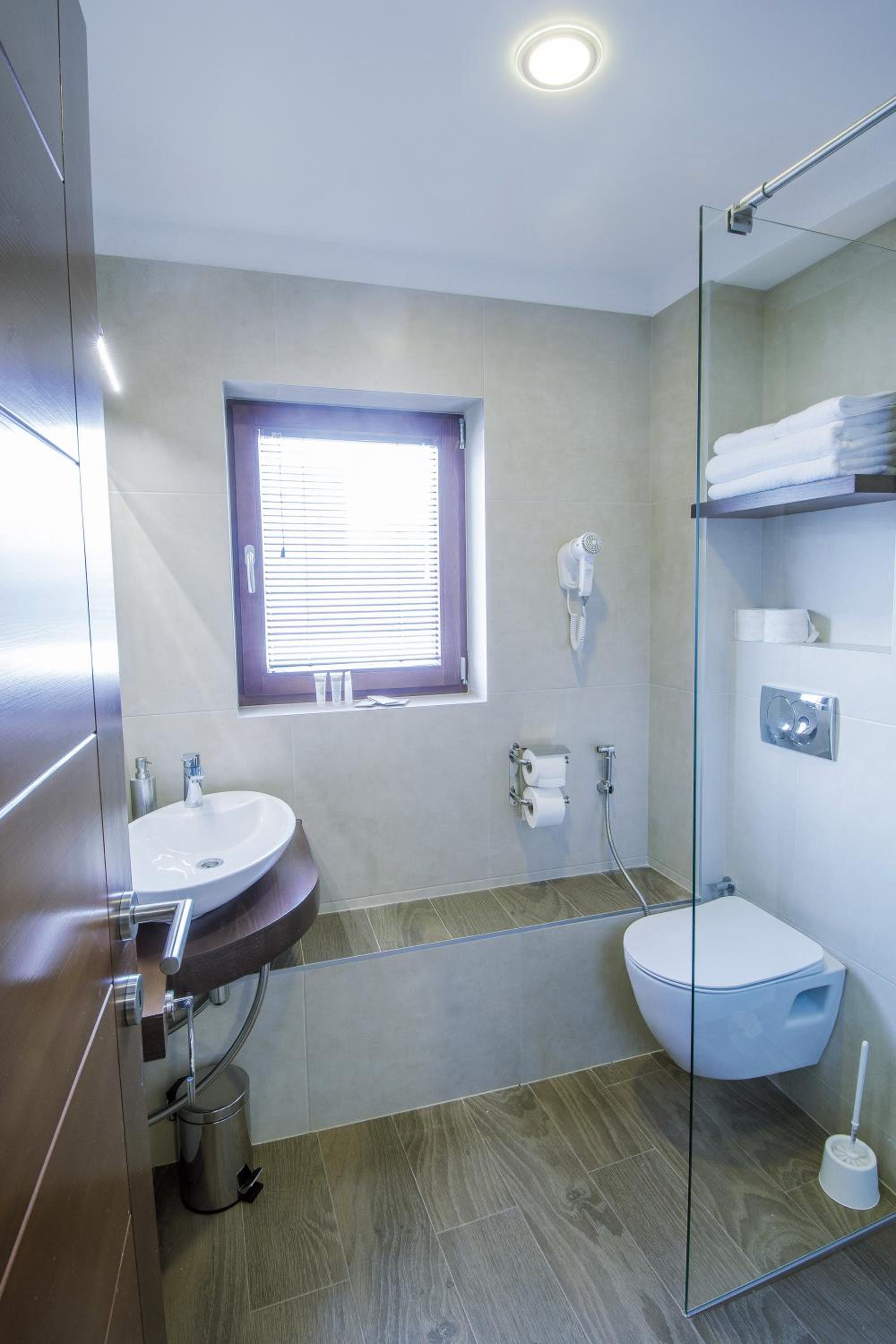 Triple Room - Photo 9
