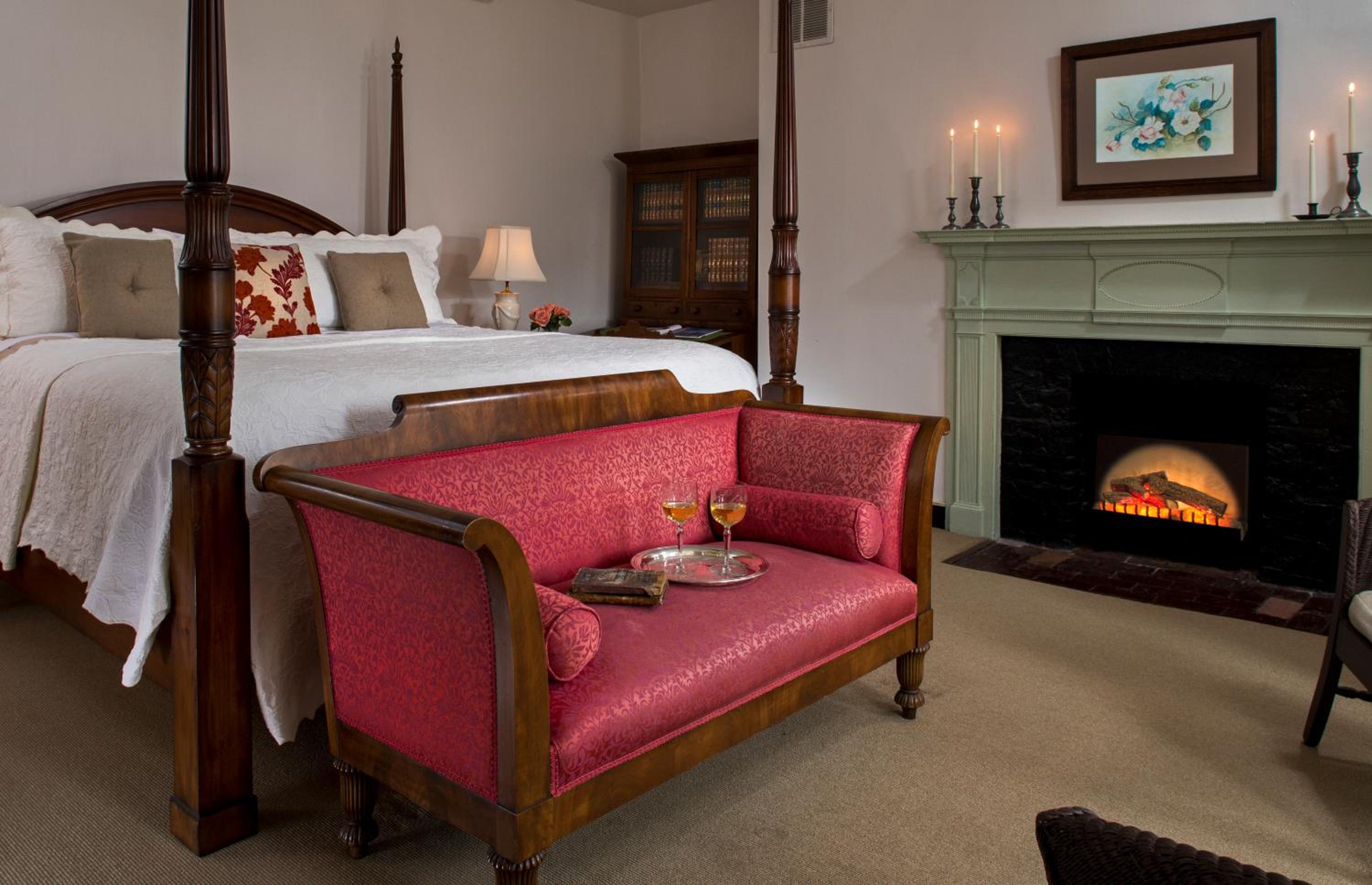 Deluxe King Suite photo 3