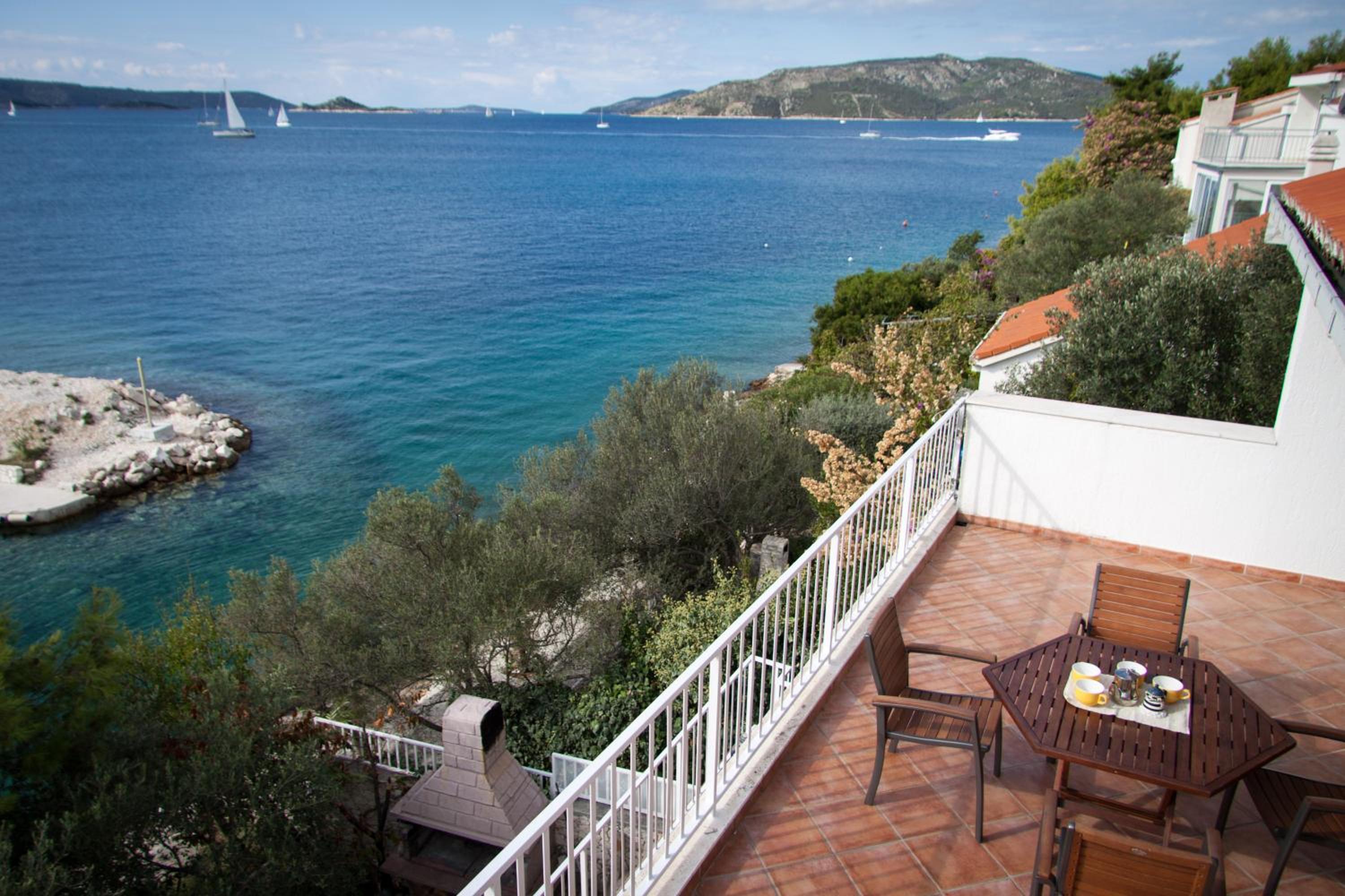 Apartment with Sea View - Photo 10