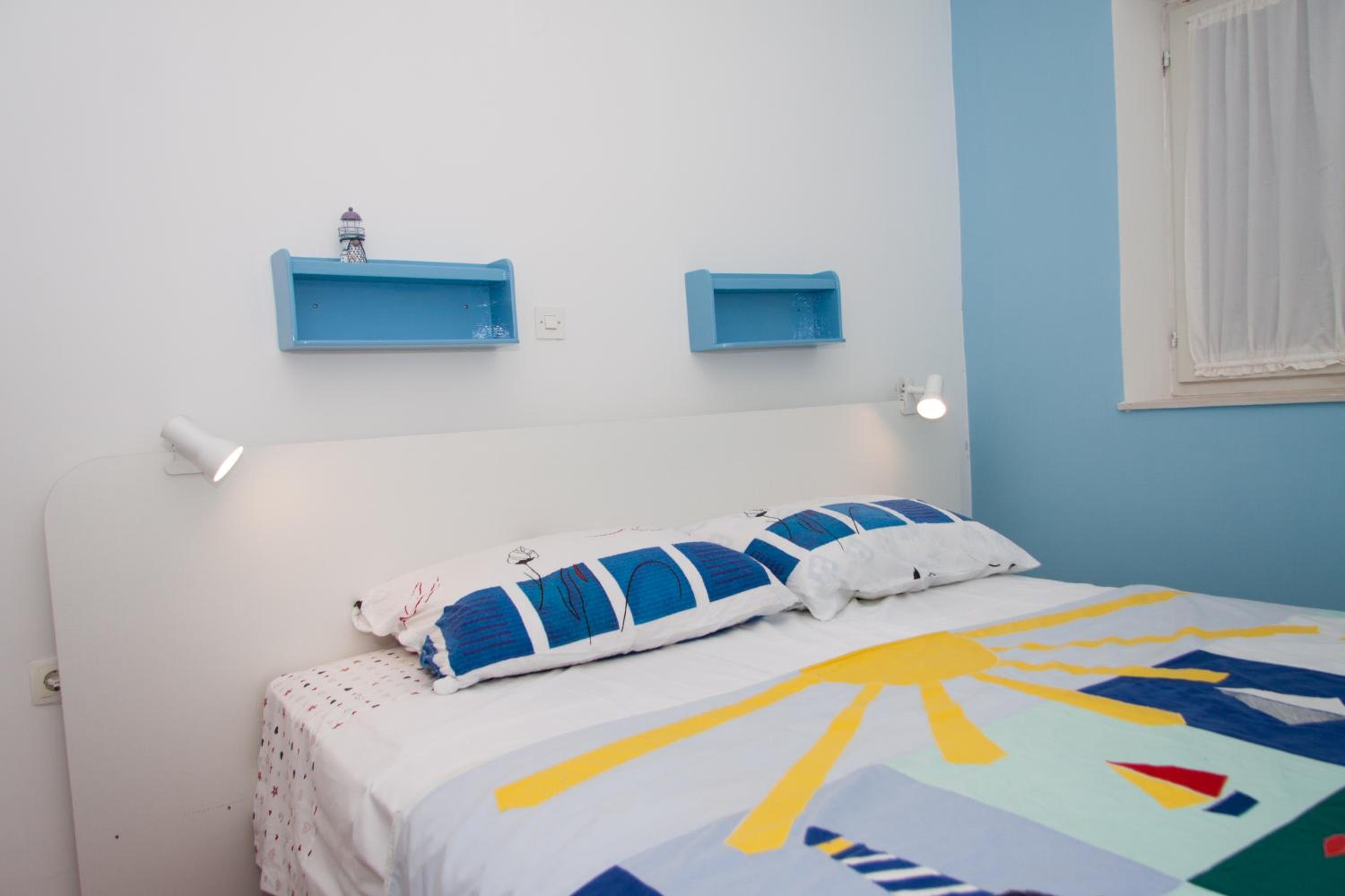 Apartment with Sea View - Photo 9