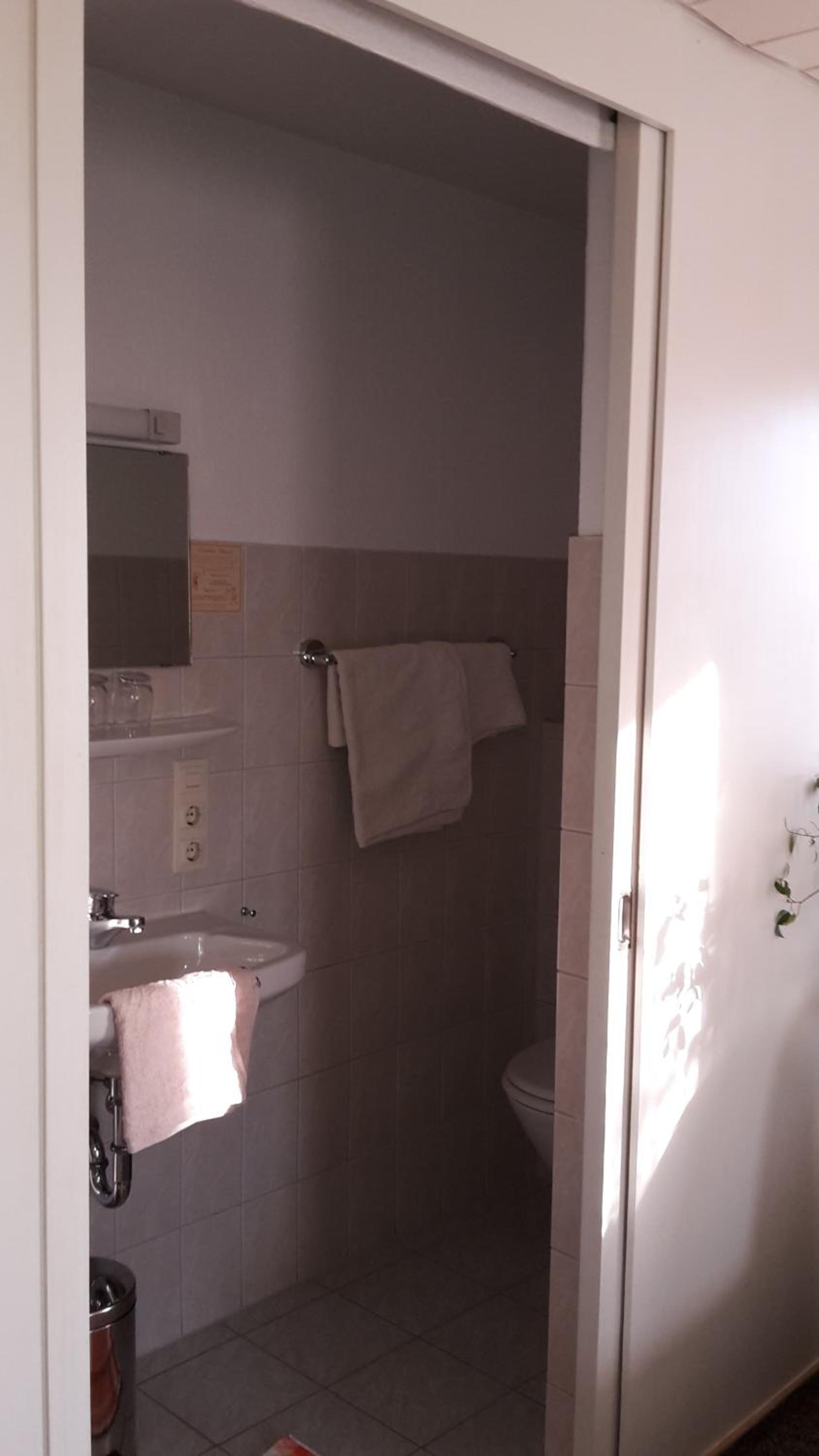 Double or Twin Room with Shower - Photo 6