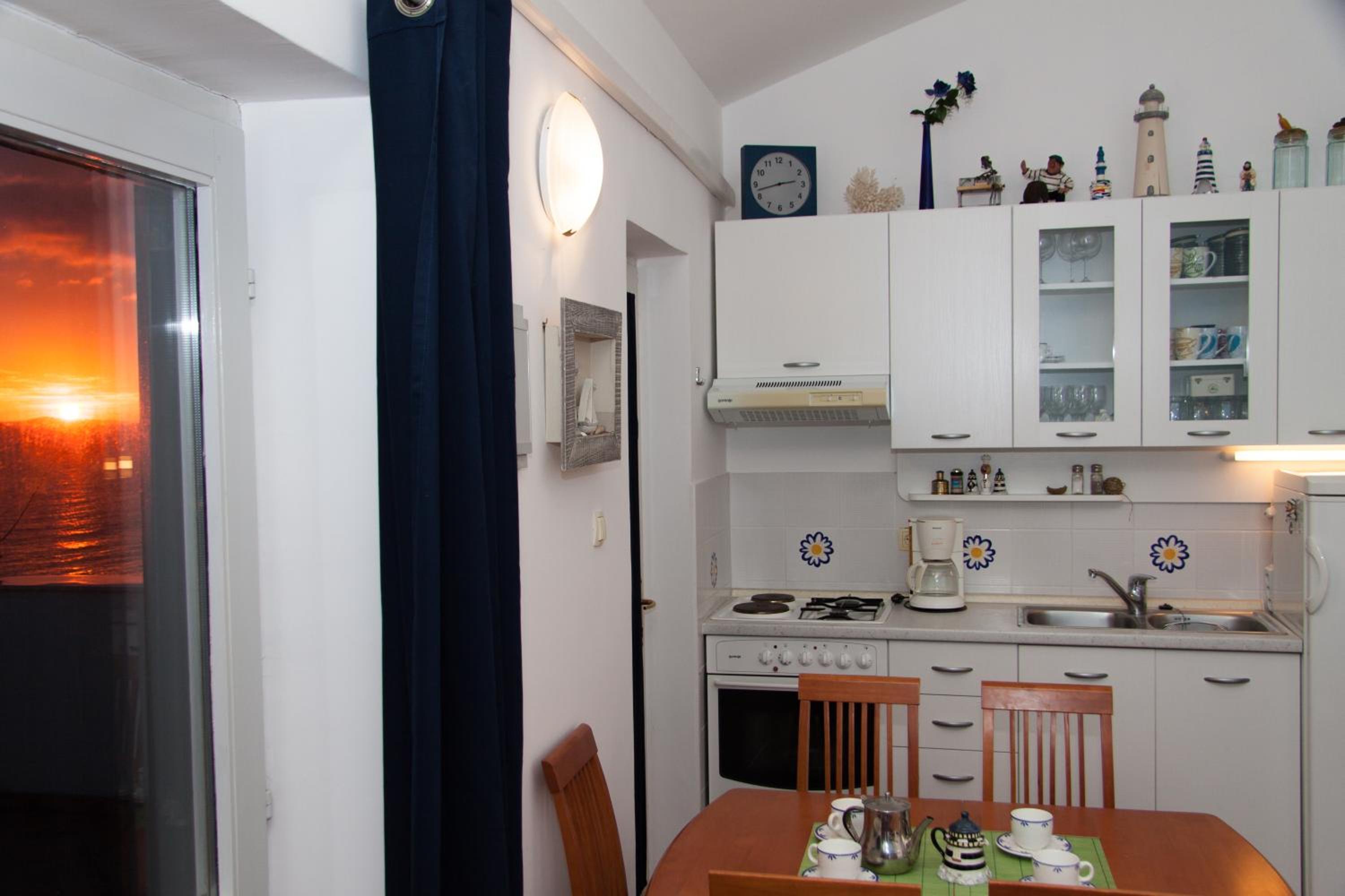 Apartment with Sea View - Photo 25