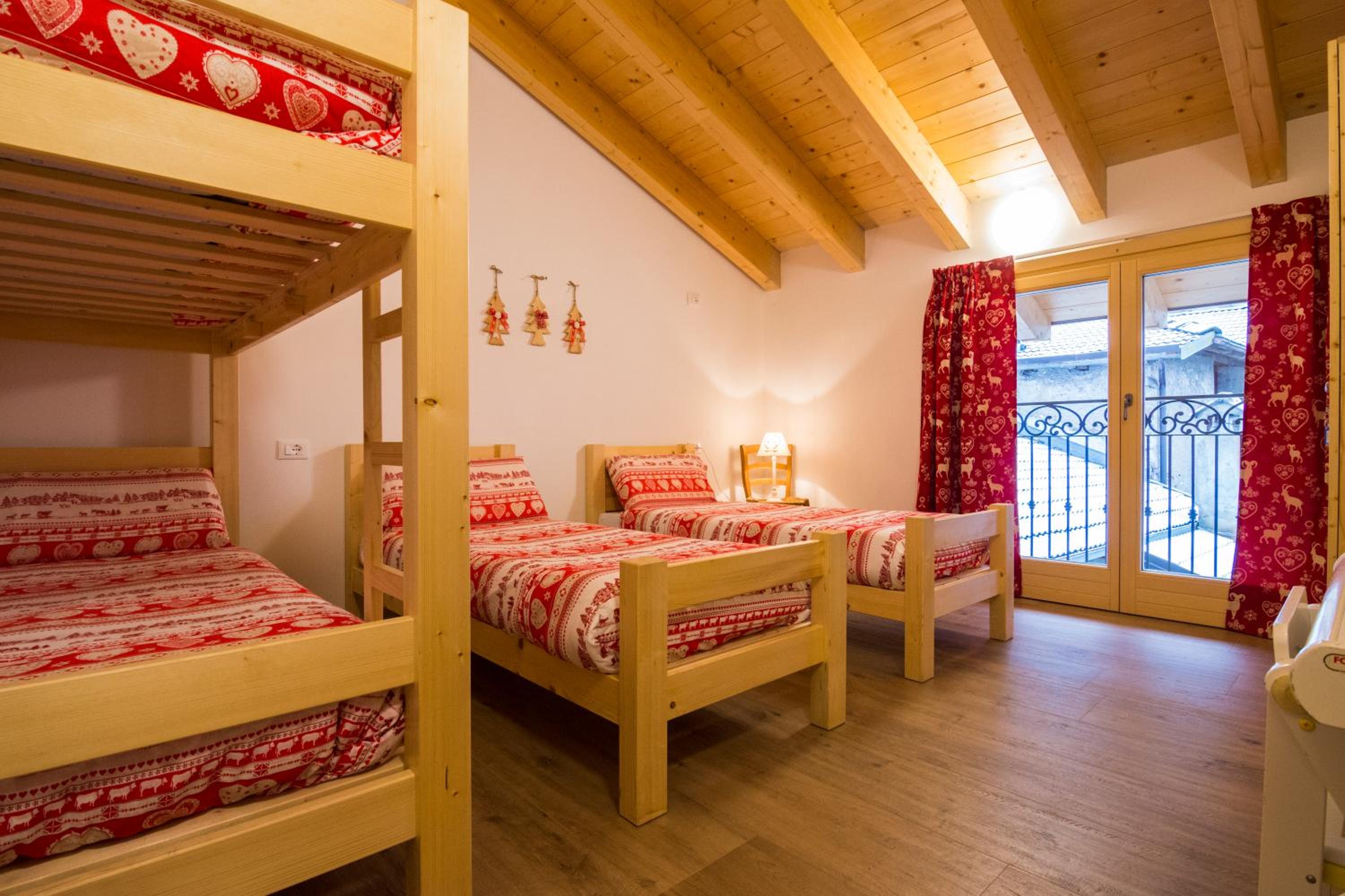 Quadruple Room - Photo 2