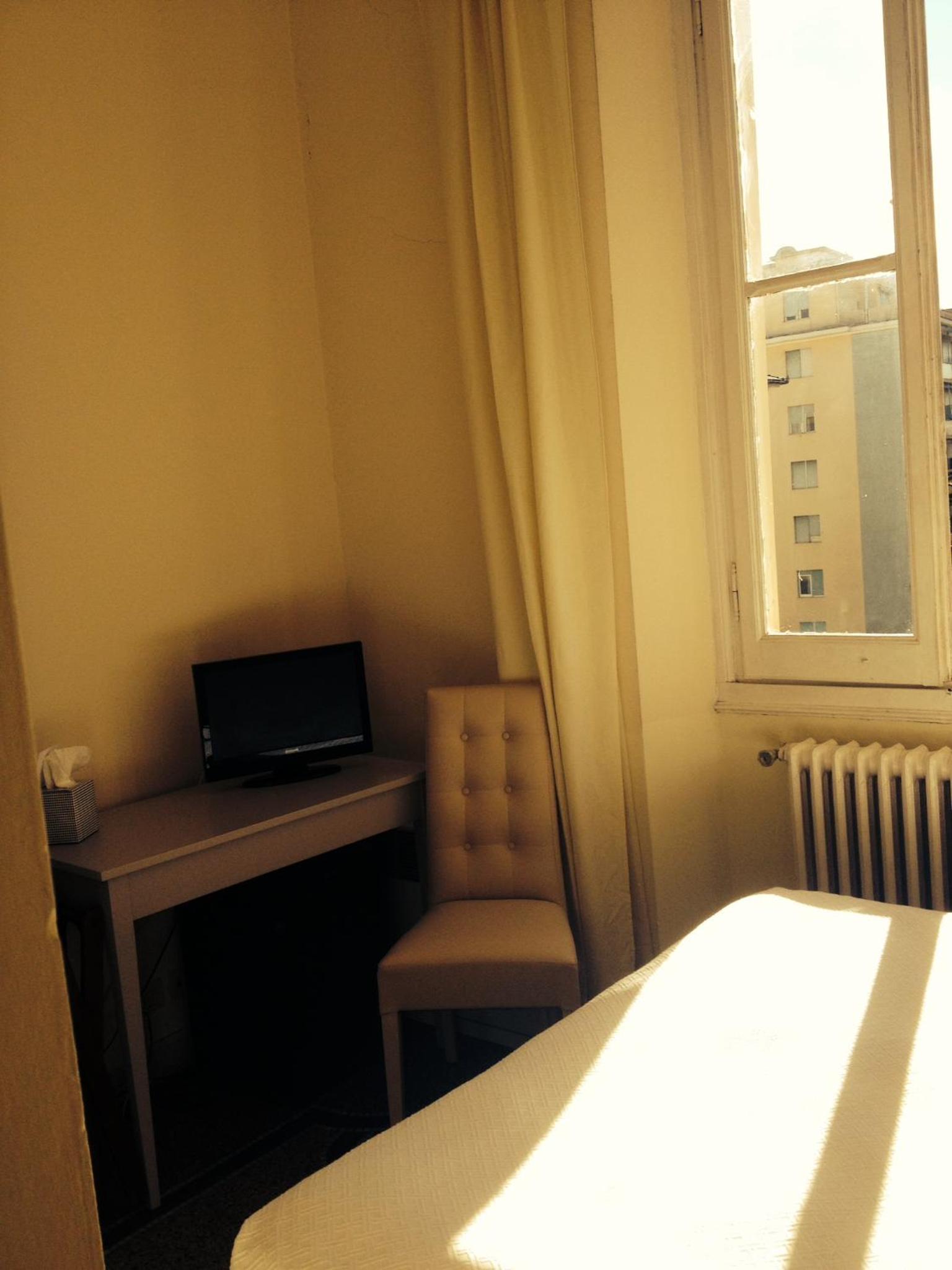 Single Room with French Bed photo 1