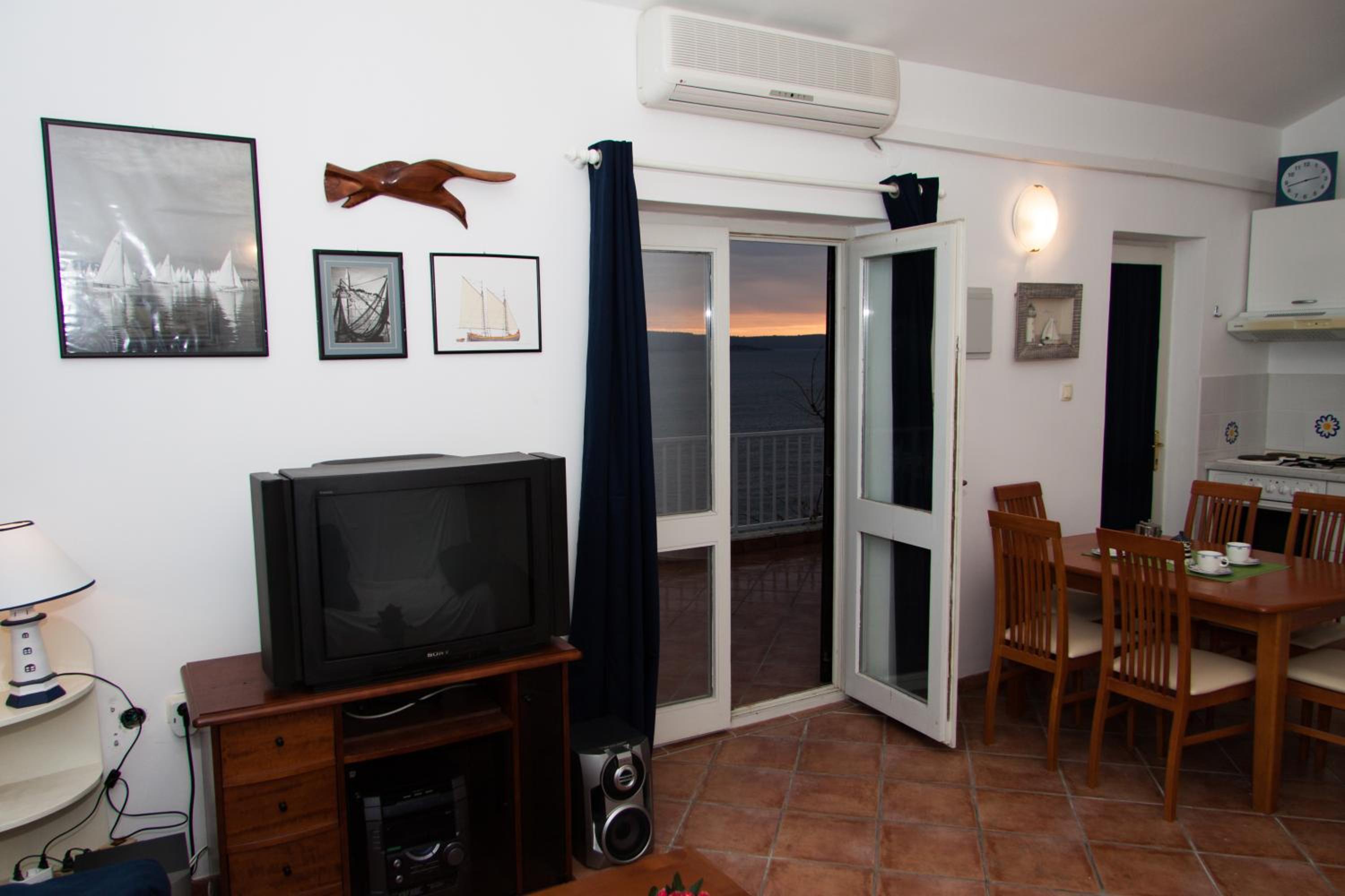 Apartment with Sea View - Photo 24