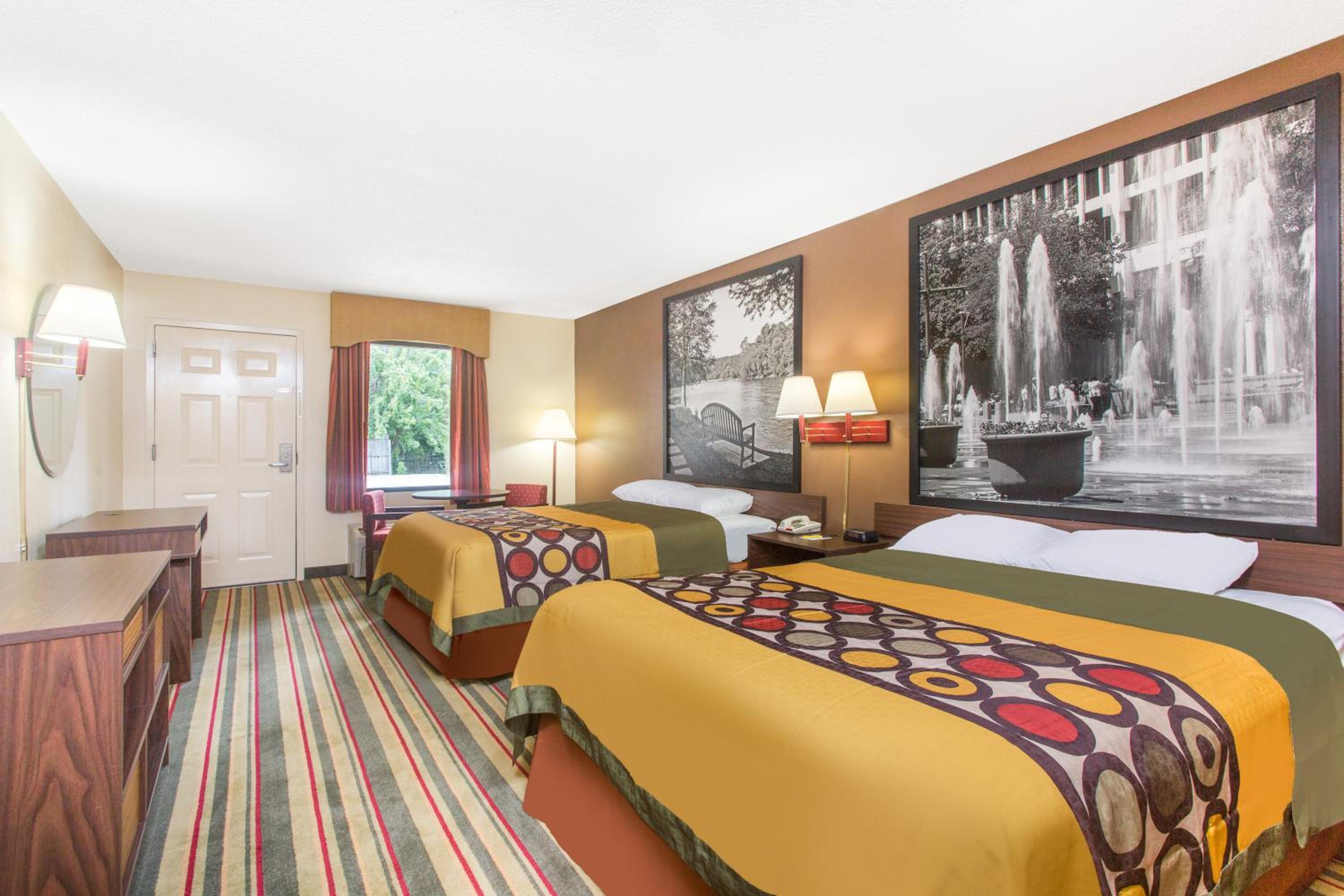 Queen Room with Two Queen Beds - Non-Smoking - Photo 1