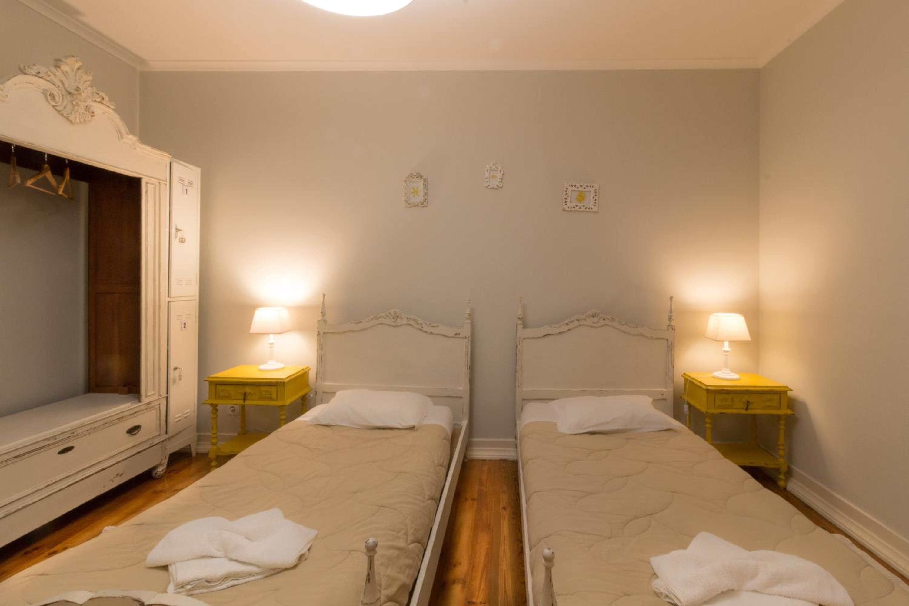 Twin Room with Private Bathroom photo 3