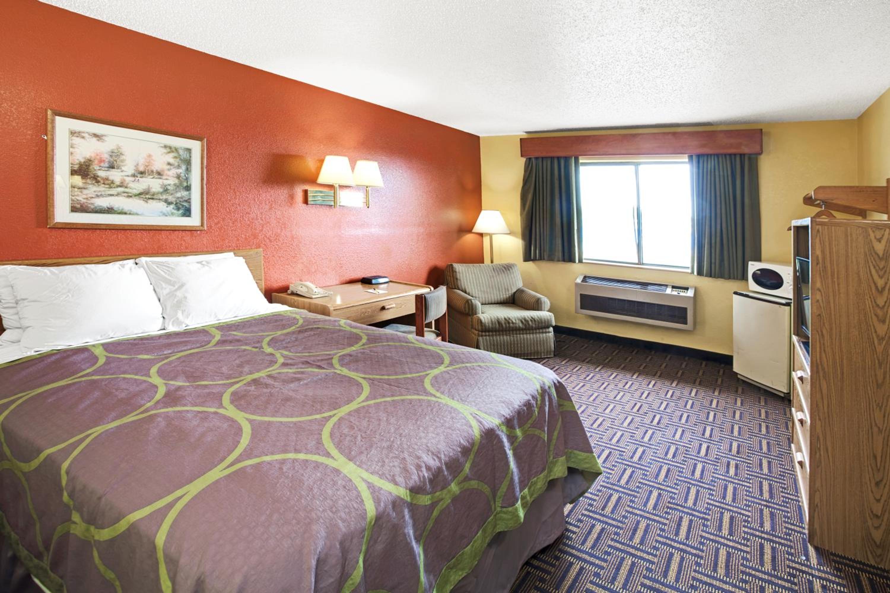 Double Room with Two Double Beds - Non-Smoking - Photo 4