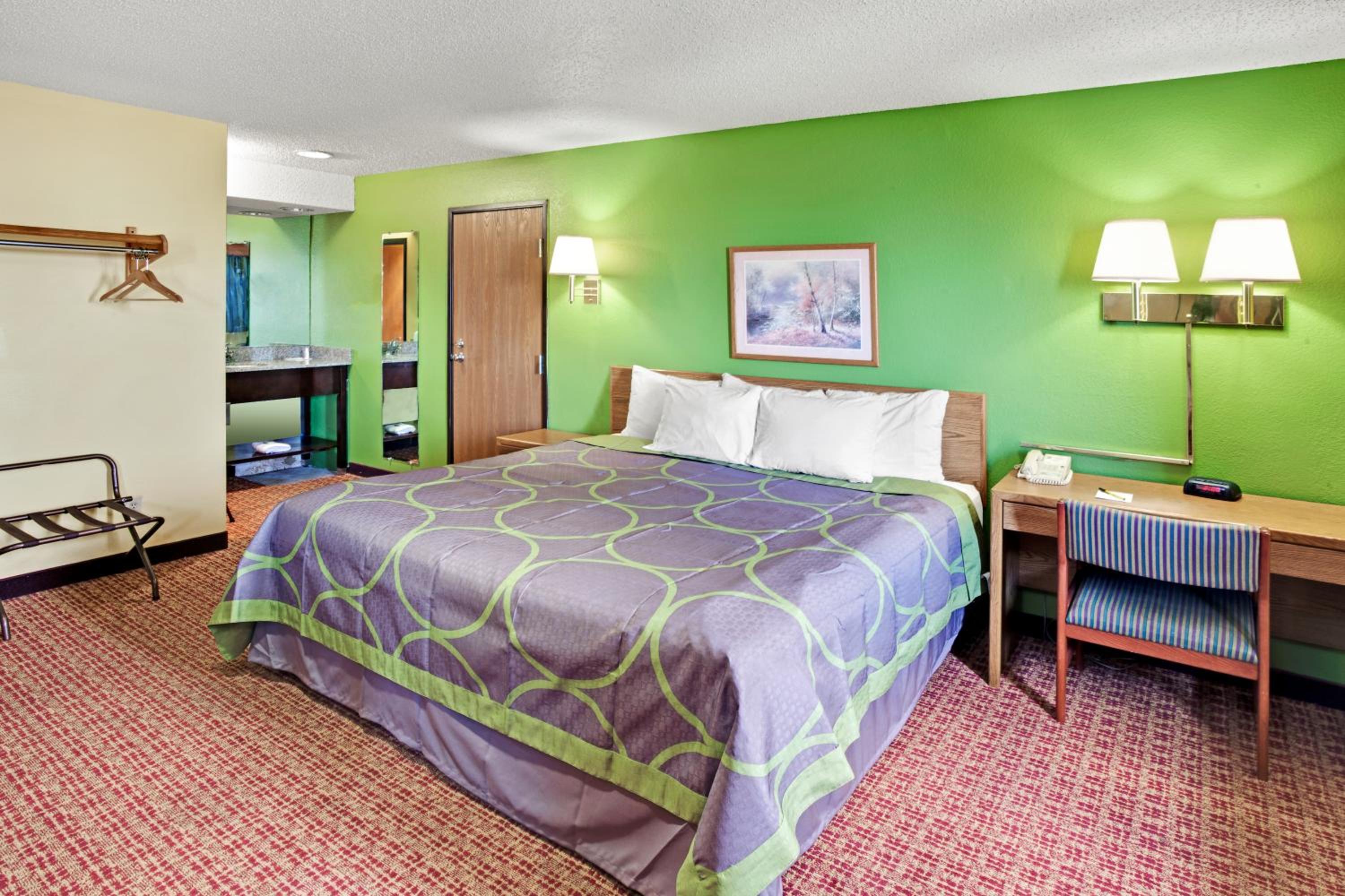 King Room - Non-Smoking - Photo 3