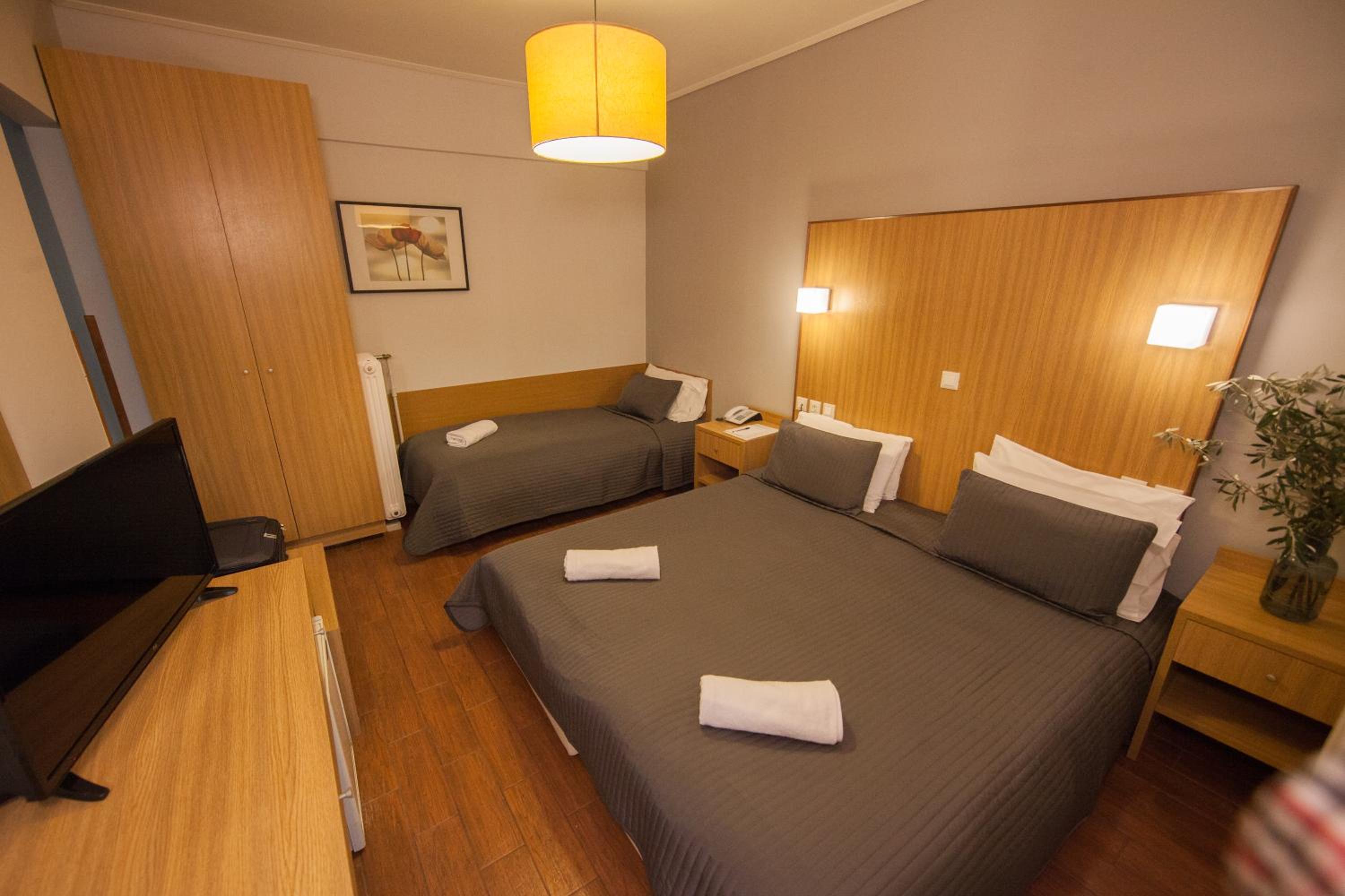 Economy Double Room with extra bed - Photo 3